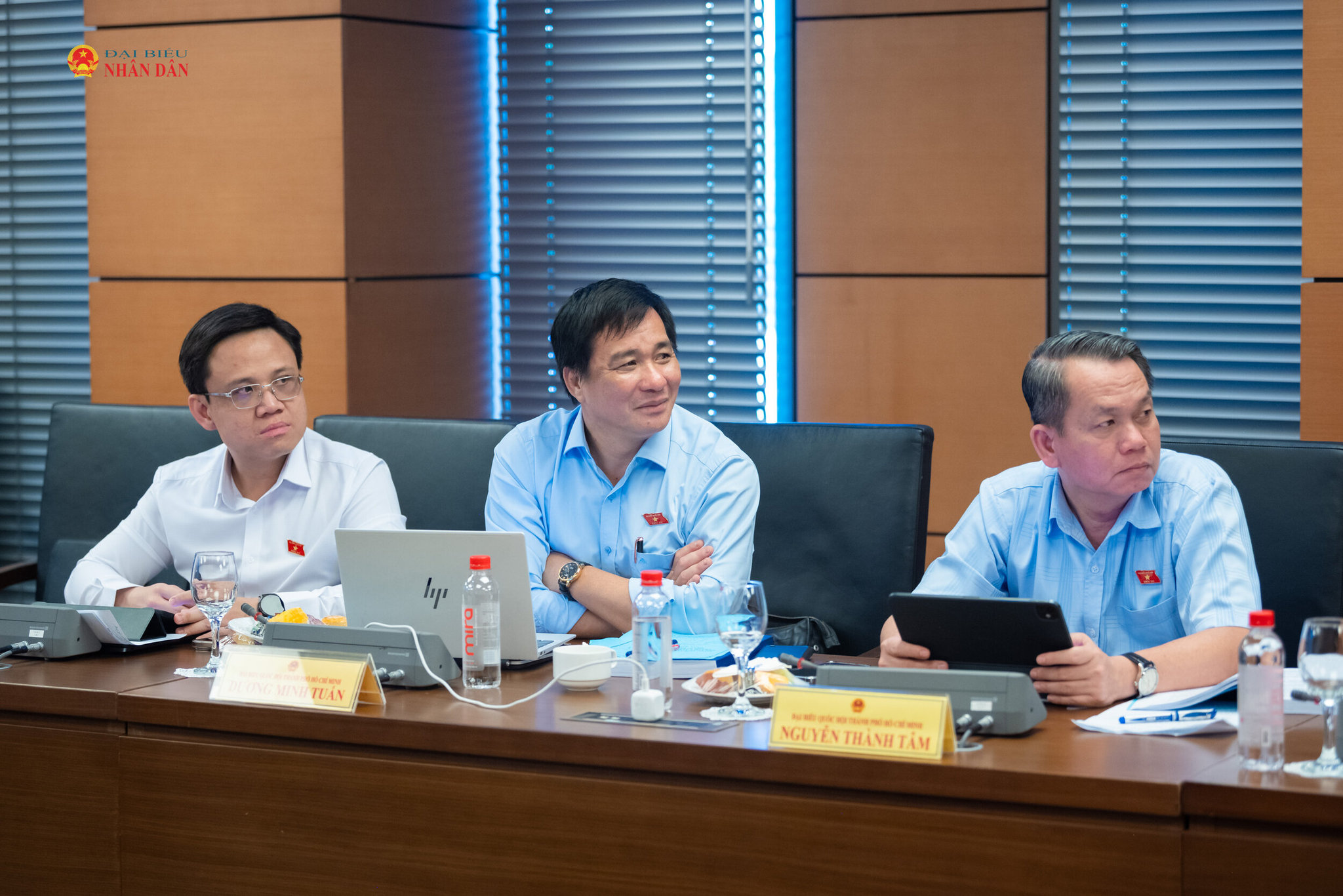 Đại biểu tham dự phiên thảo luận tại Tổ 2