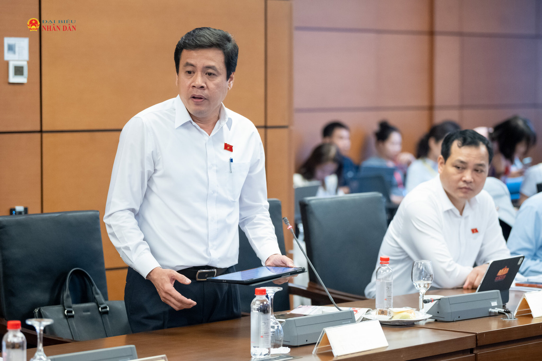 ĐBQH Trần Anh Tuấn (TP. Hồ Chí Minh) phát biểu thảo luận tại Tổ 2