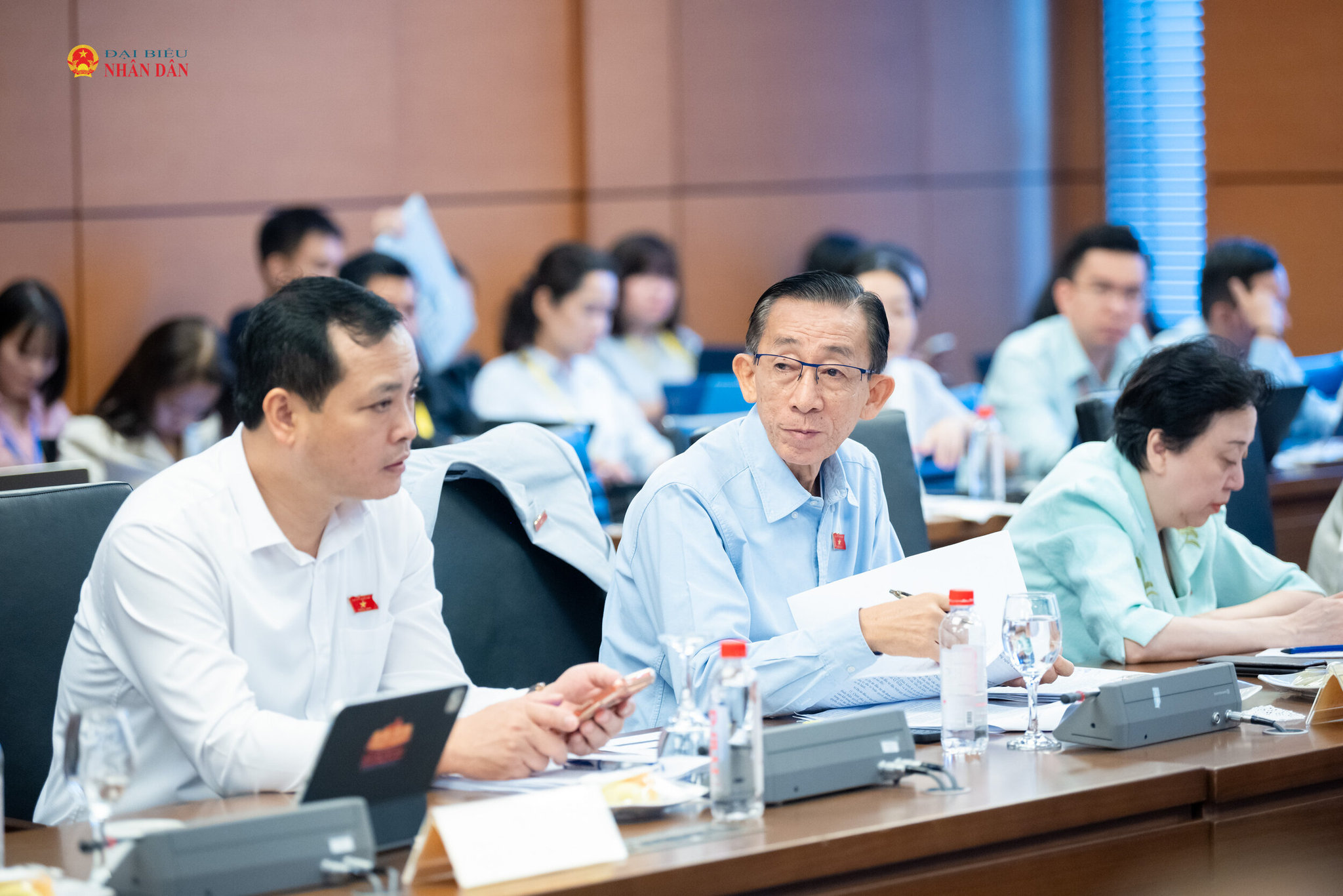 Đại biểu tham dự phiên thảo luận tại tổ 2
