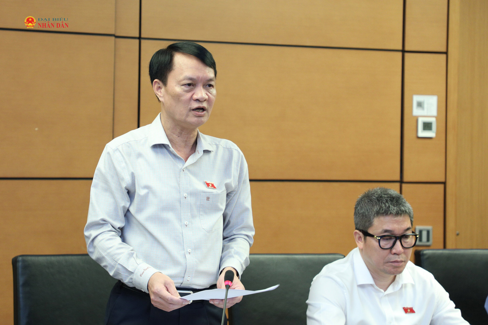 ĐBQH Lương Đình Hưng (Nghệ An) phát biểu