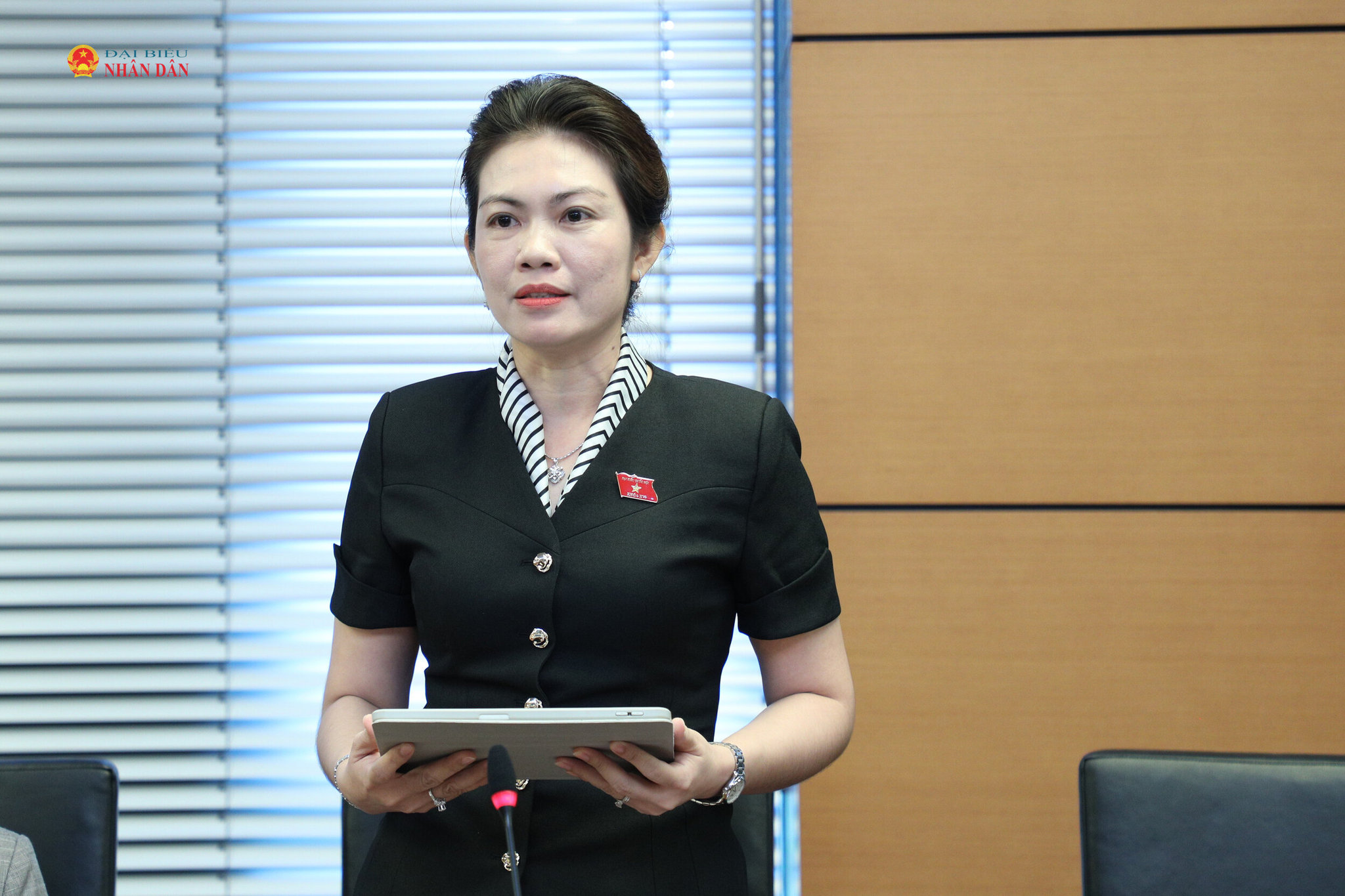 ĐBQH Nguyễn Thị Uyên Trang (Đồng Tháp) phát biểu.