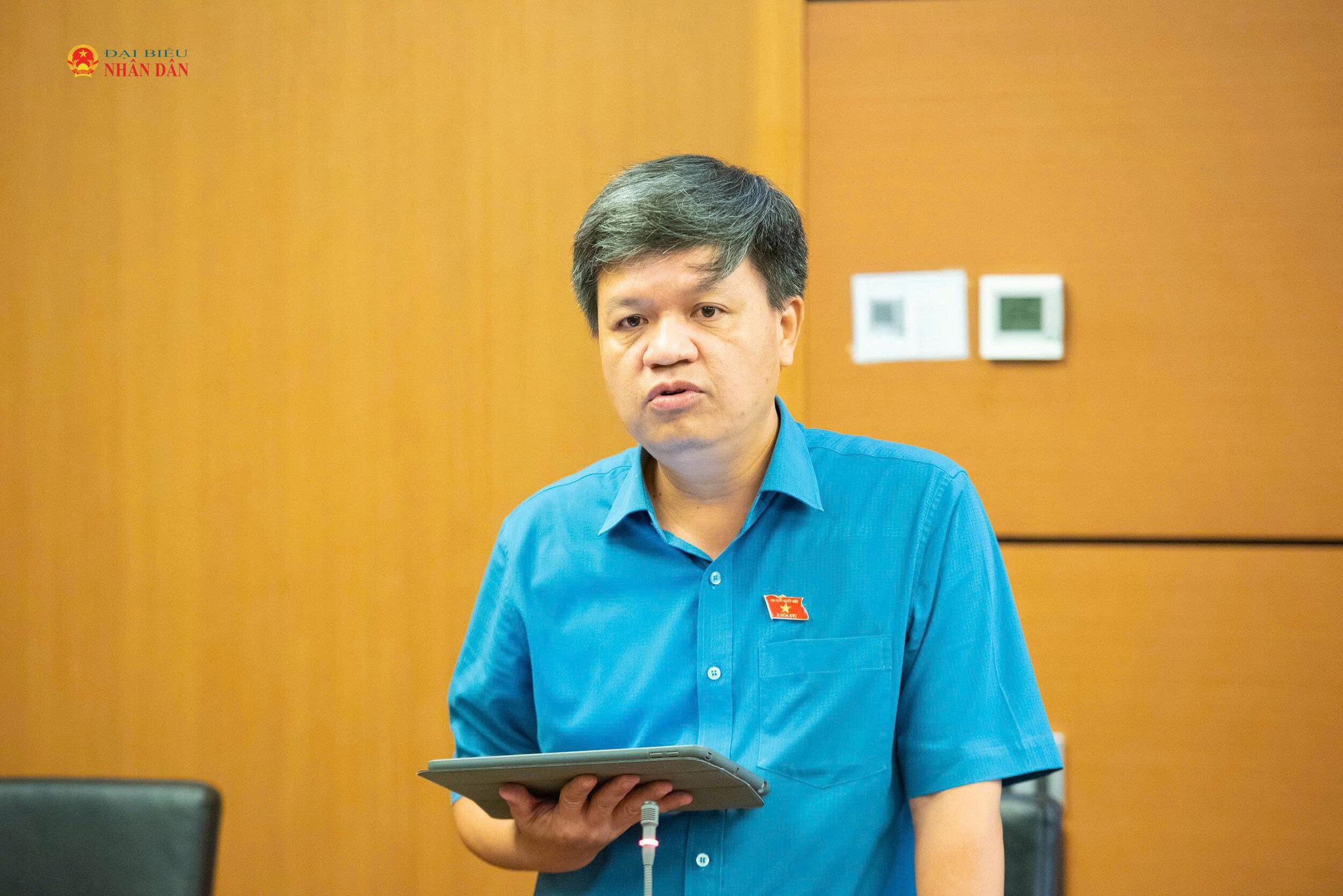 ĐBQH Tạ Đình Thi (Hà Nội) phát biểu thảo luận tại Tổ 1
