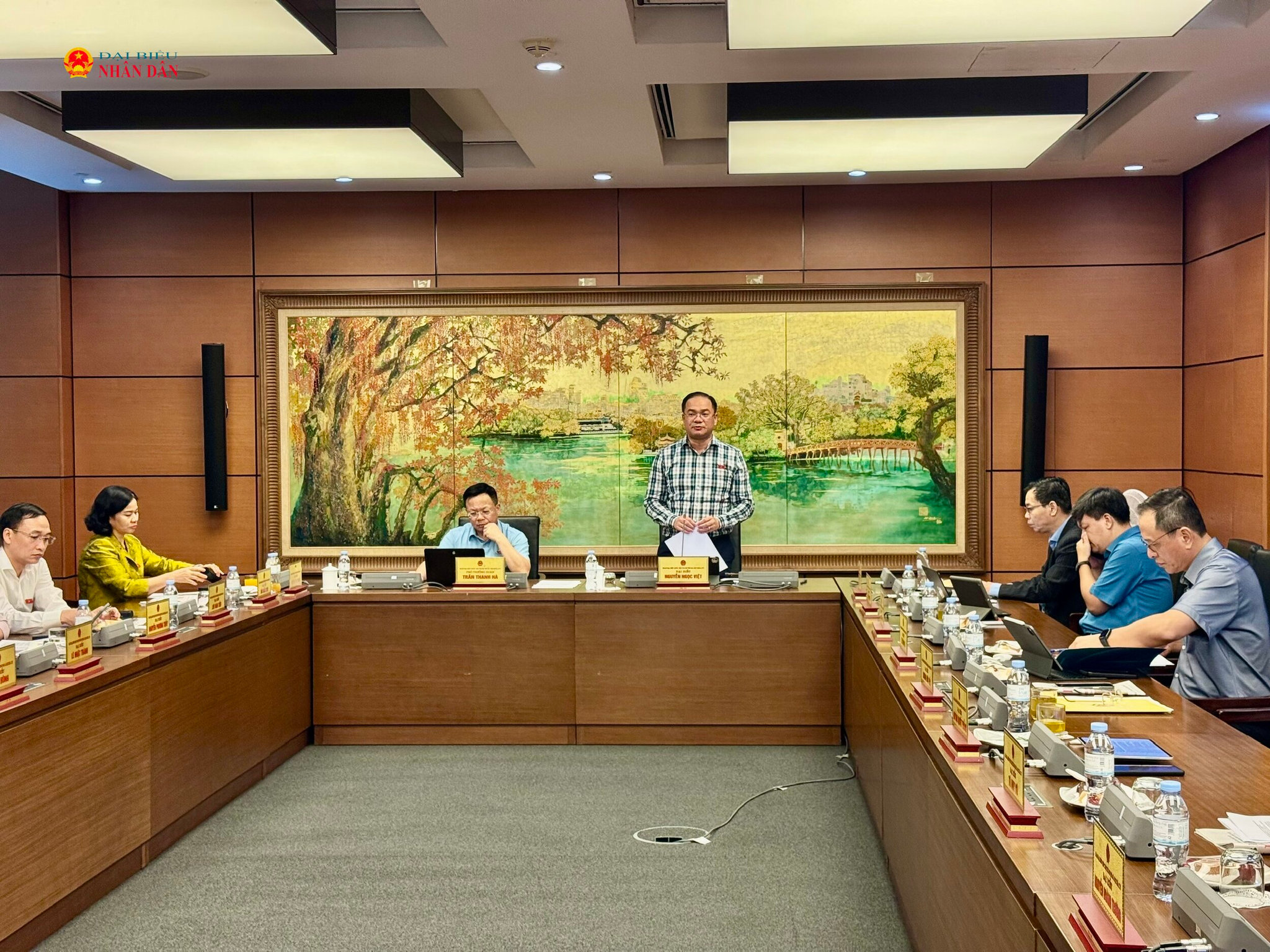 Quang cảnh thảo luận tại Tổ 1