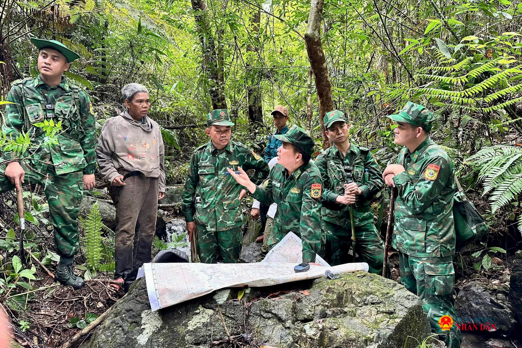 Tổ công tác lần theo ký ức của người dân cùng với việc đối chiếu, xác minh qua bản đồ