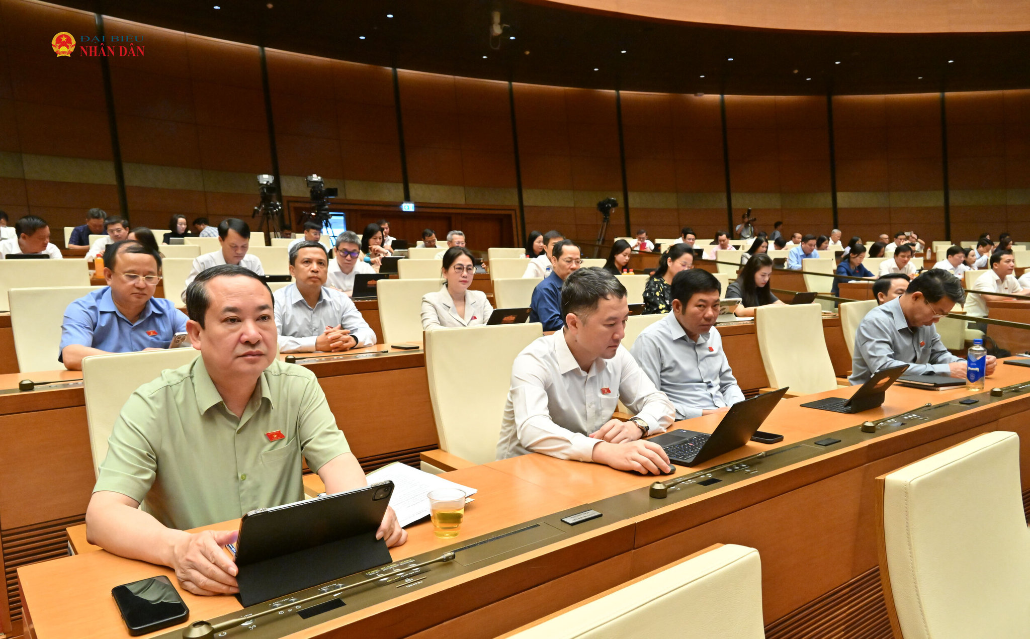 Các đại biểu tham dự phiên họp