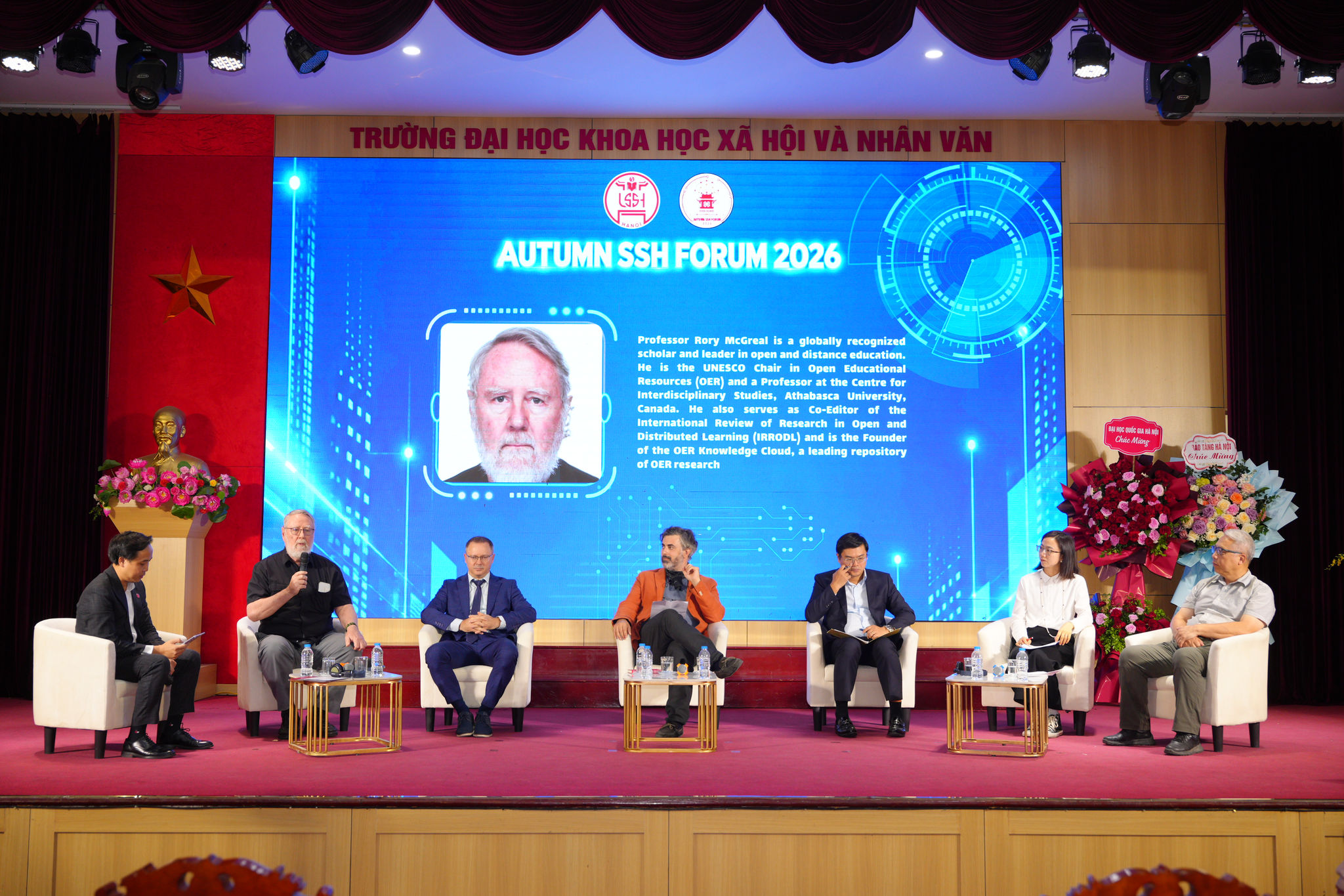 Các đại biểu tham gia diễn đàn