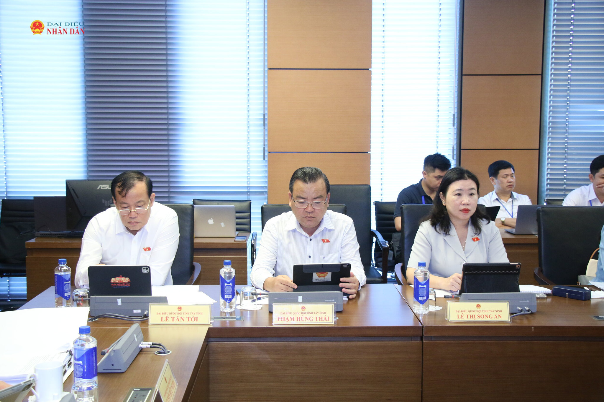Các đại biểu tham dự thảo luận tổ