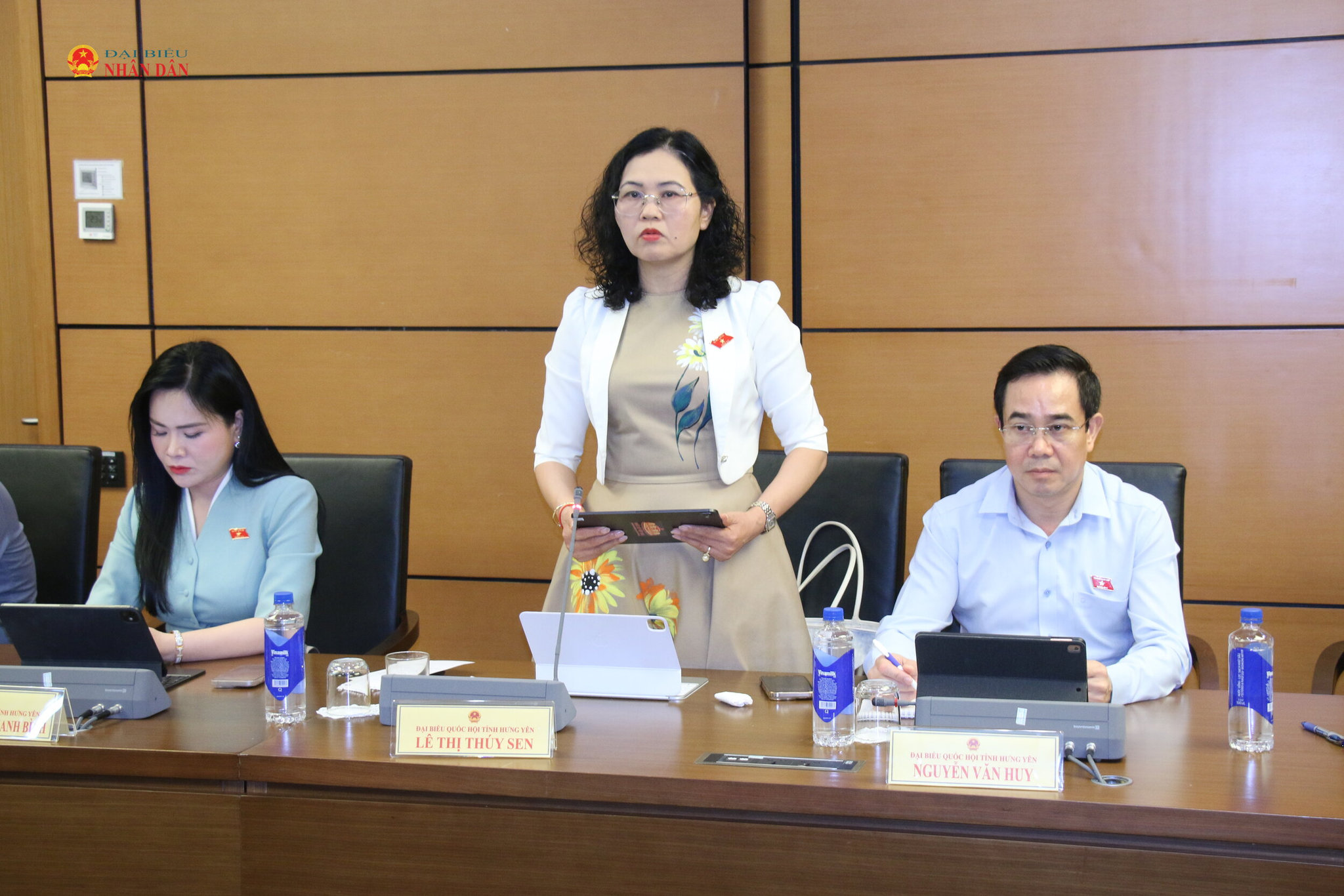 ĐBQH Lê Thị Thúy Sen (Hưng Yên) phát biểu