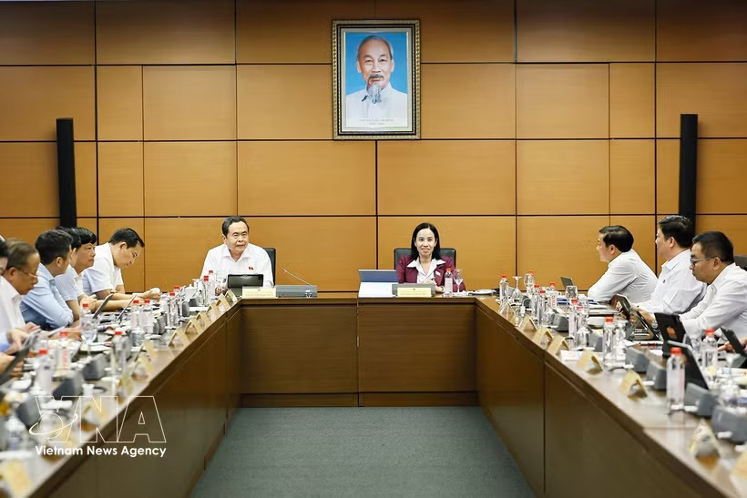 In a NA group discussion on draft amendments to the Investment Law (Photo: VNA)