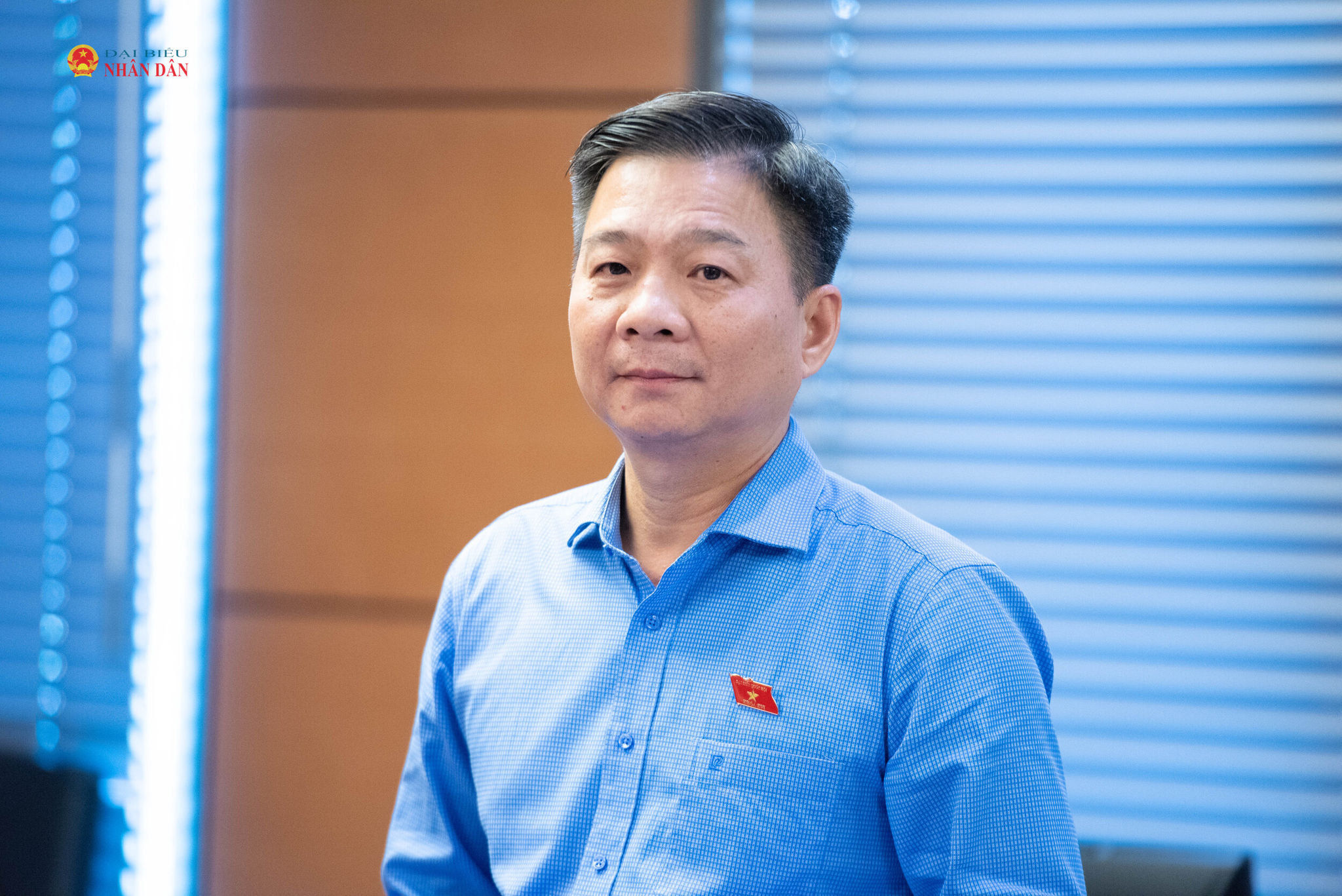 Phó Trưởng đoàn chuyên trách tỉnh Cà Mau ĐBQH Nguyễn Bình Tân phát biểu. Ảnh: Xuân Quý