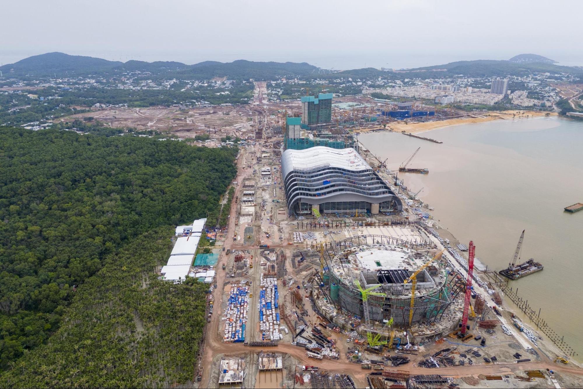 Trung tâm Hội nghị – Triển lãm APEC và Nhà biểu diễn đa năng dần hình thành
