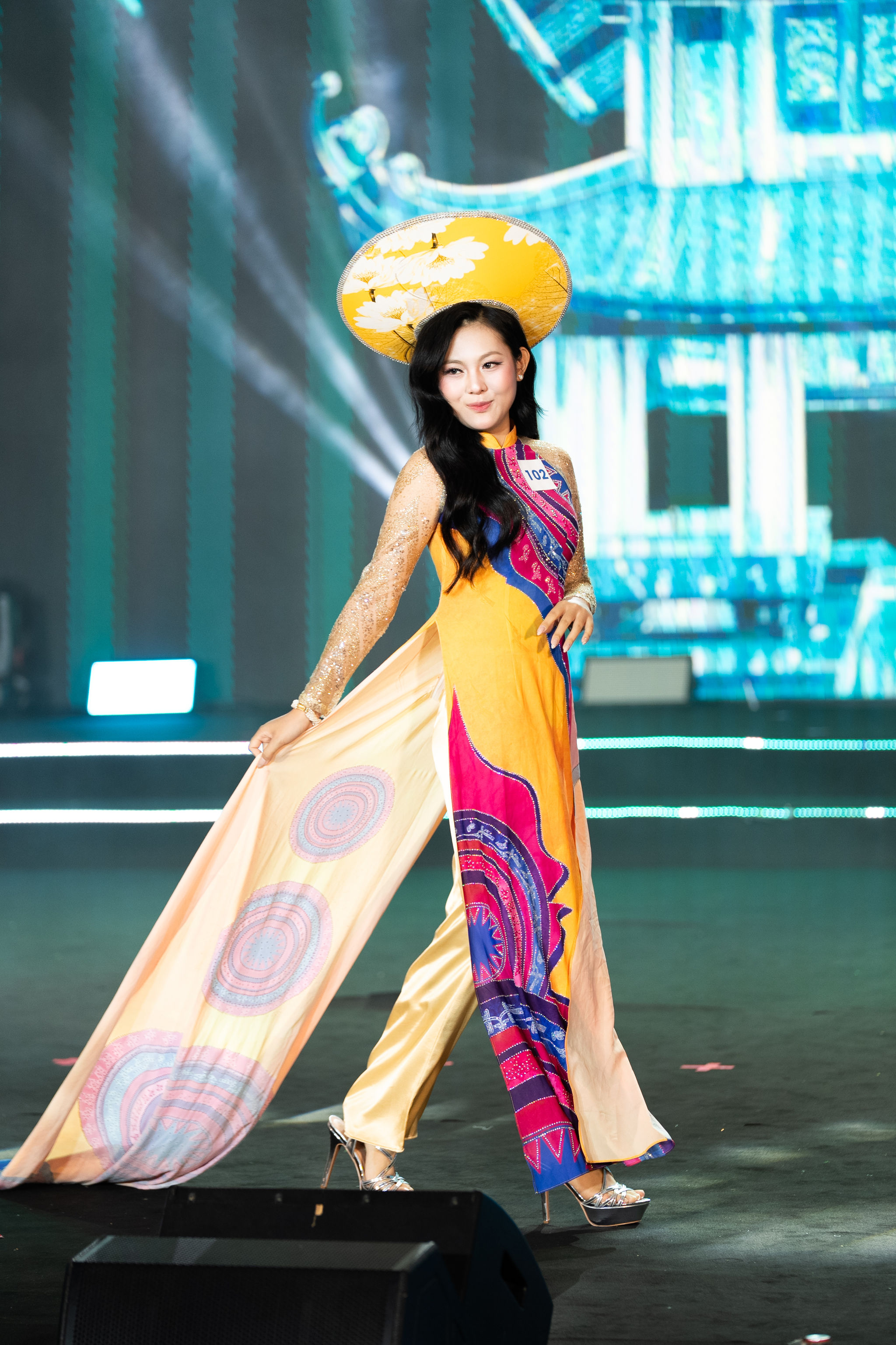 Chung kết NEU Glamour 2026: Lộ diện chủ nhân “Hào quang đa diện”