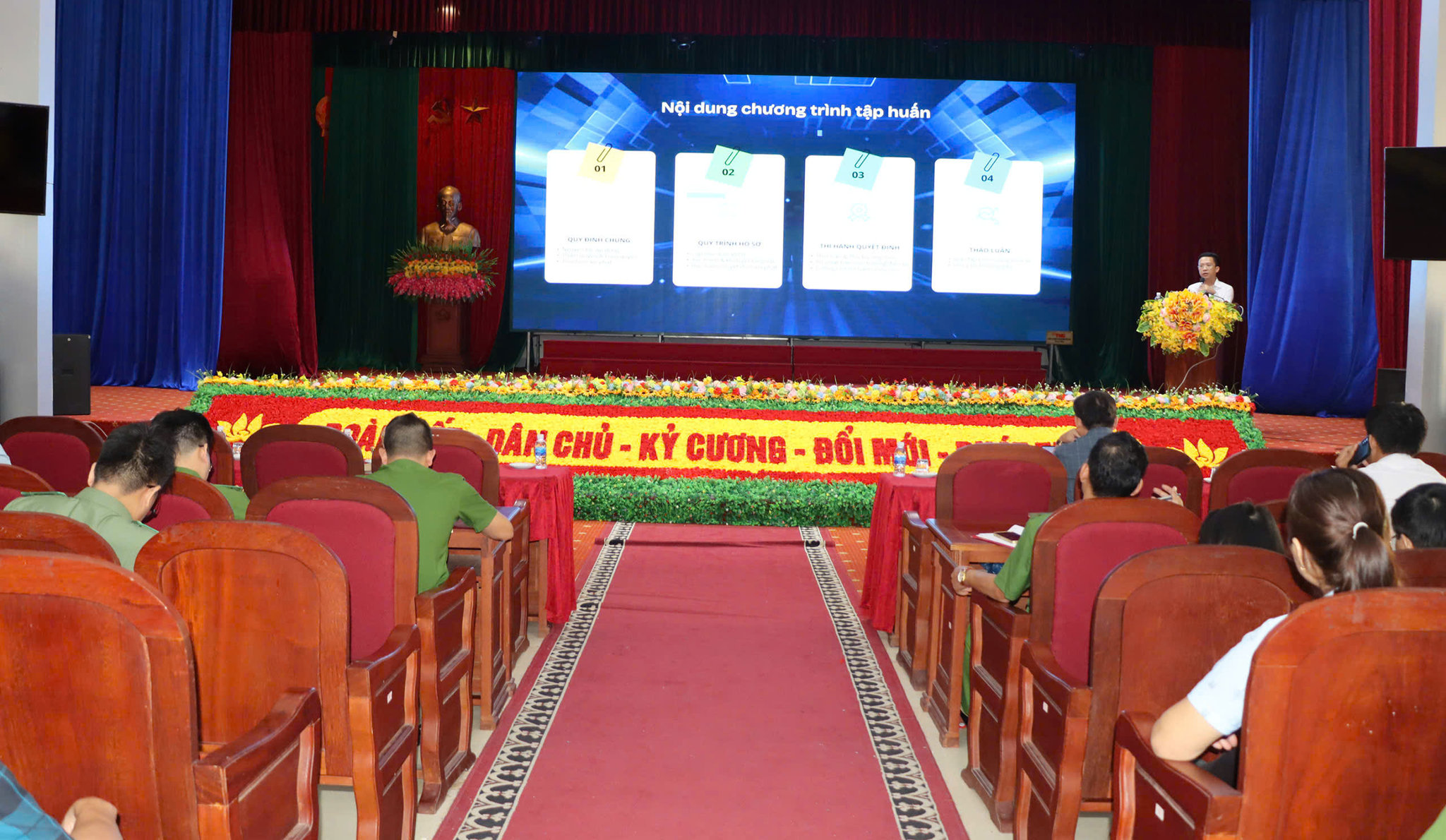 Sở Tư pháp Hà Tĩnh tổ chức Hội nghị tập huấn kiến thức pháp luật và kỹ năng xử phạt vi phạm hành chính cho cán bộ cấp xã