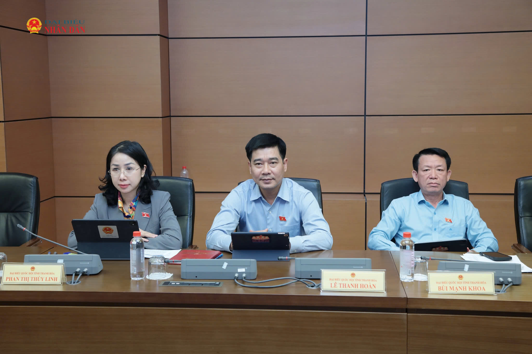 Các ĐBQH tỉnh Thanh Hóa tham dự thảo luận tổ