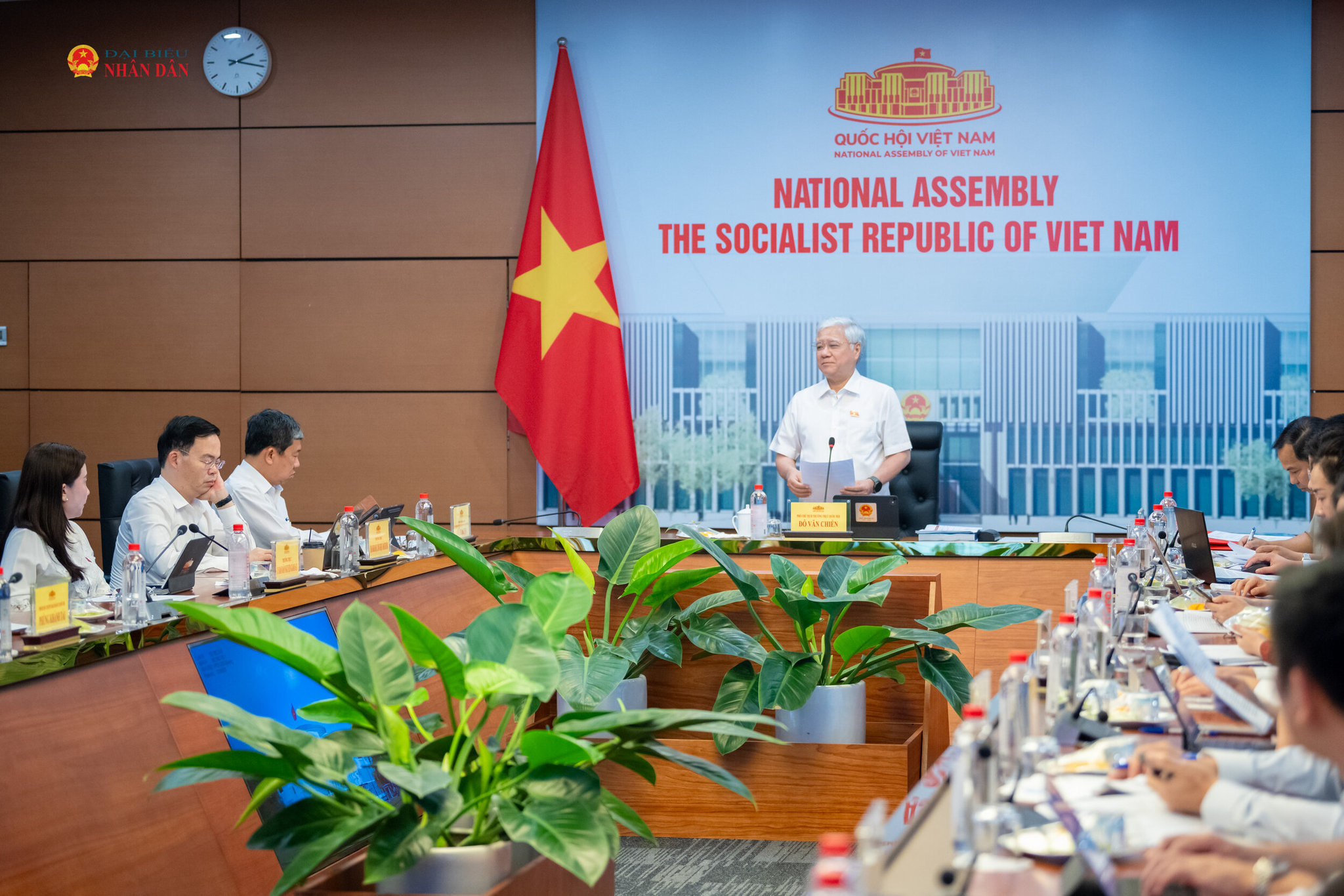 Phó Chủ tịch Thường trực Quốc hội Đỗ Văn Chiến phát biểu