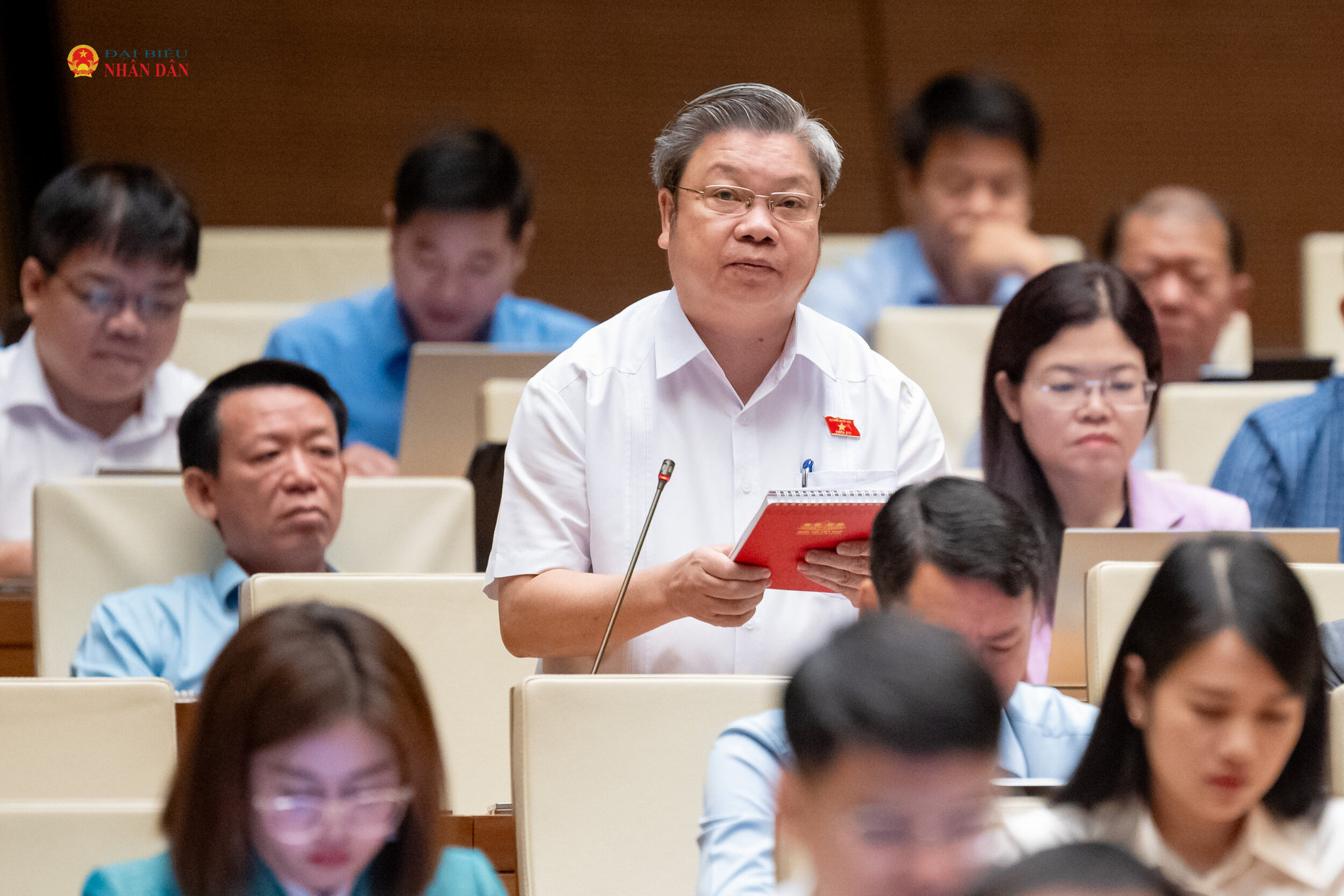 ĐBQH Bùi Văn Dũng (Thanh Hóa) phát biểu thảo luận tại hội trường. Ảnh: Phạm Thắng