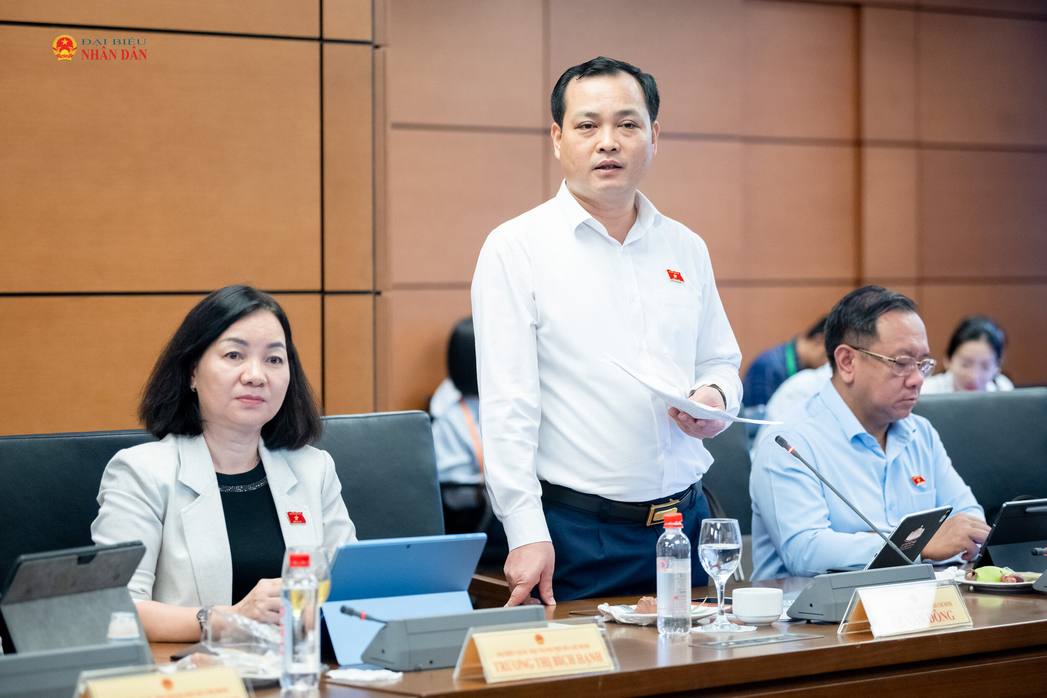 ĐBQH Lê Văn Đông (TP. Hồ Chí Minh) phát biểu thảo luận tại Tổ 2