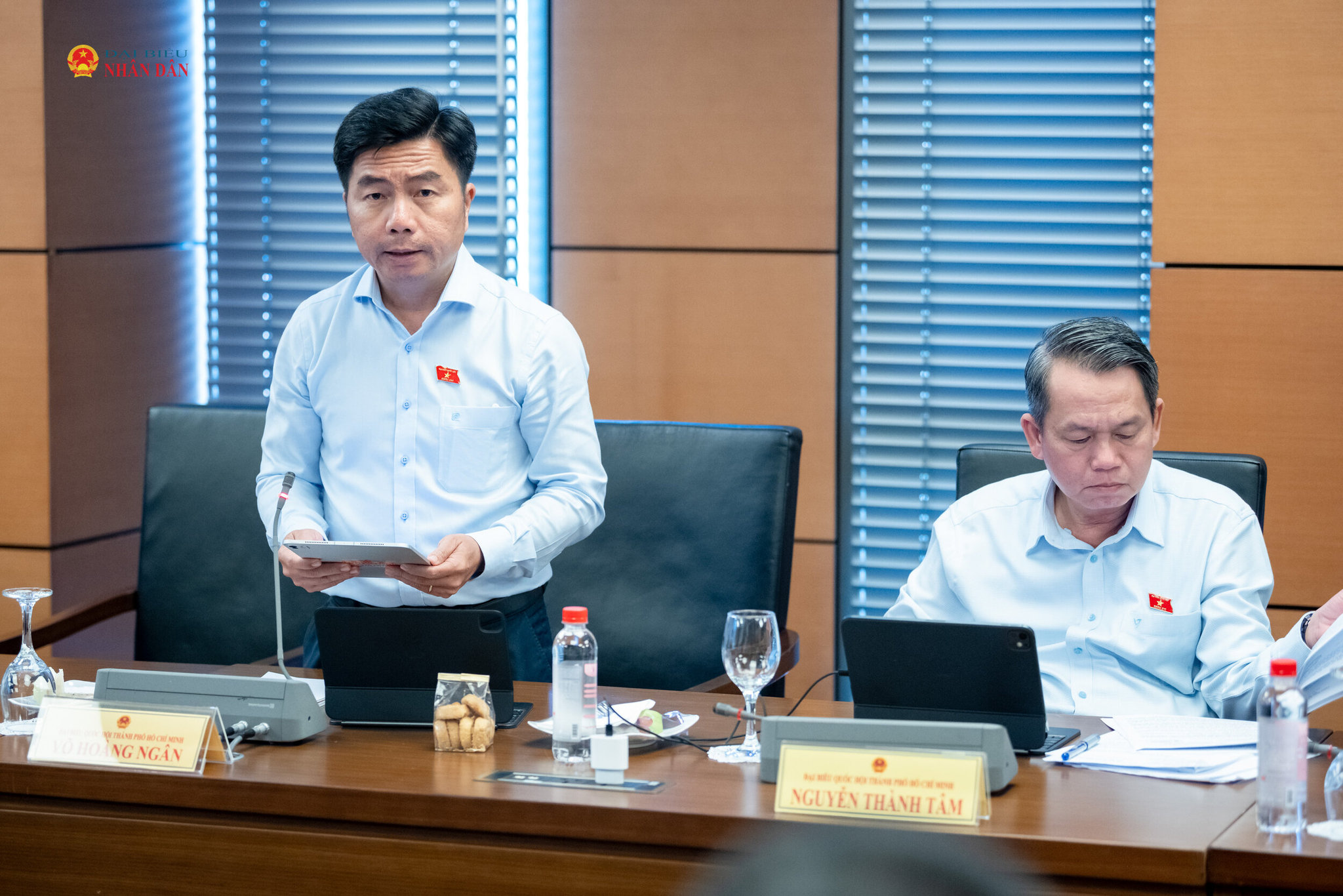 ĐBQH Võ Hoàng Ngân (TP. Hồ Chí Minh) phát biểu thảo luận tại Tổ 2
