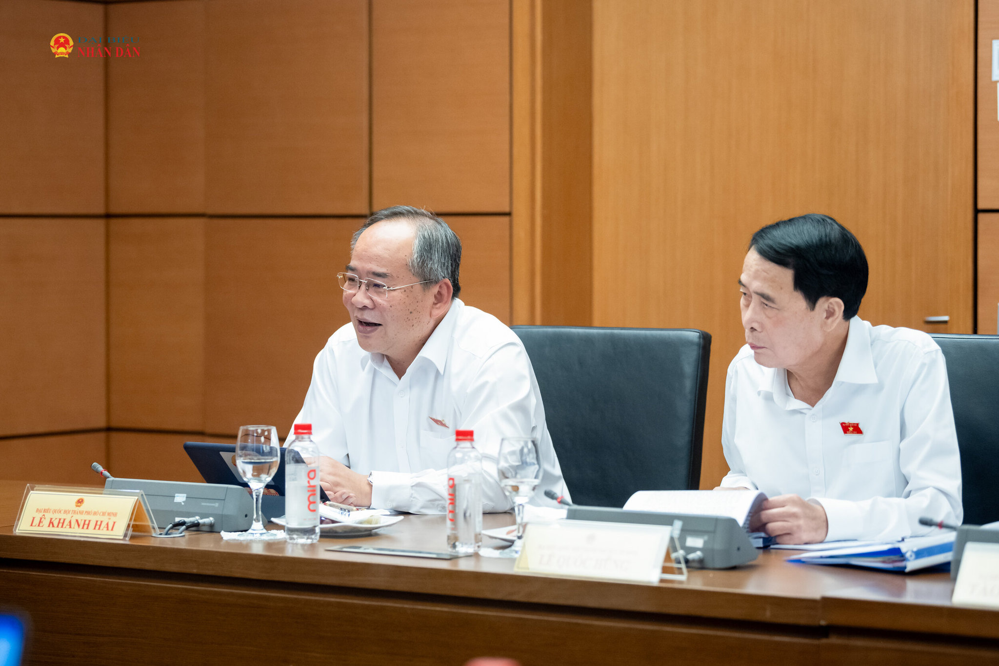 Đại biểu tham dự phiên thảo luận tại Tổ 2