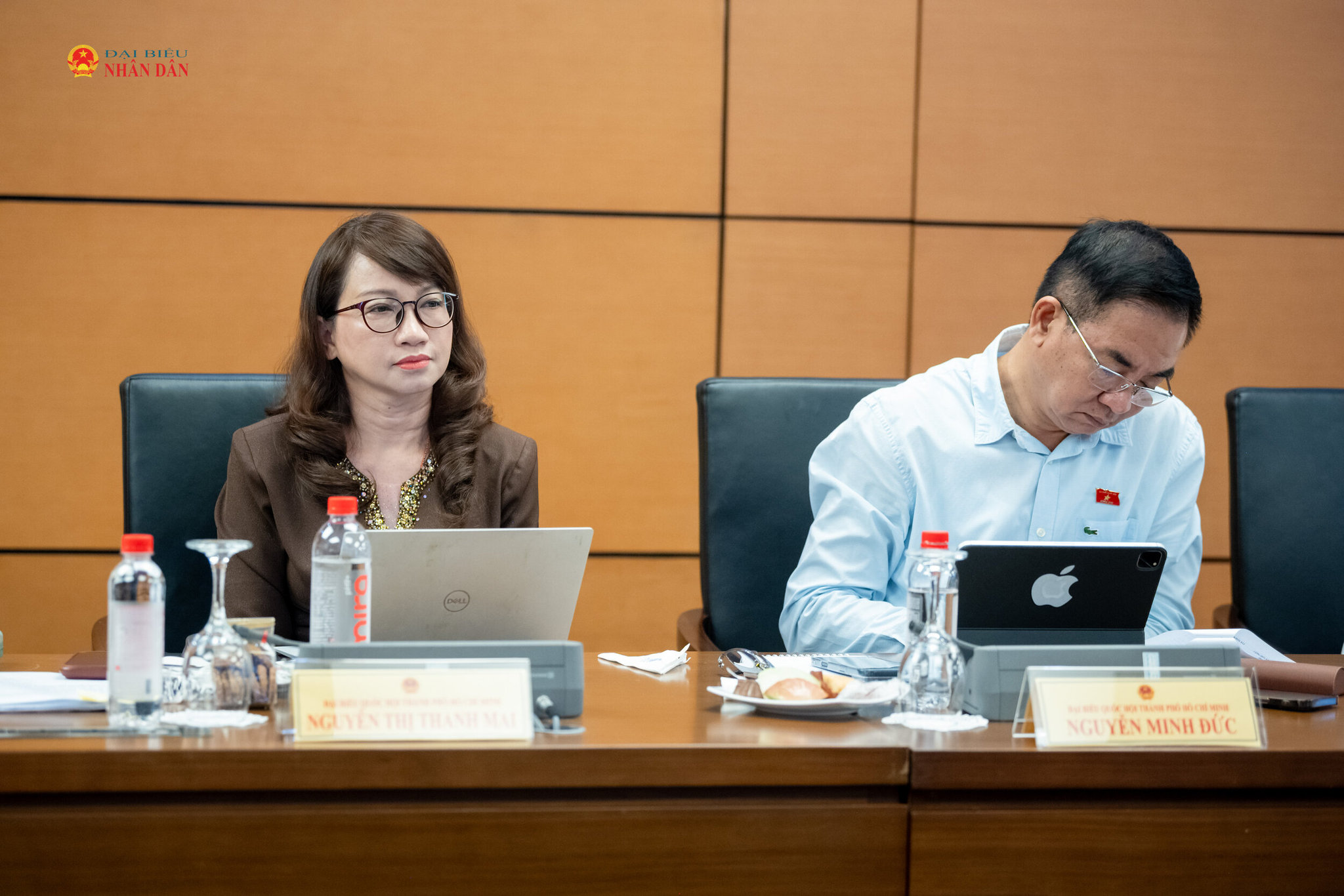 Đại biểu tham dự phiên thảo luận tại Tổ 2