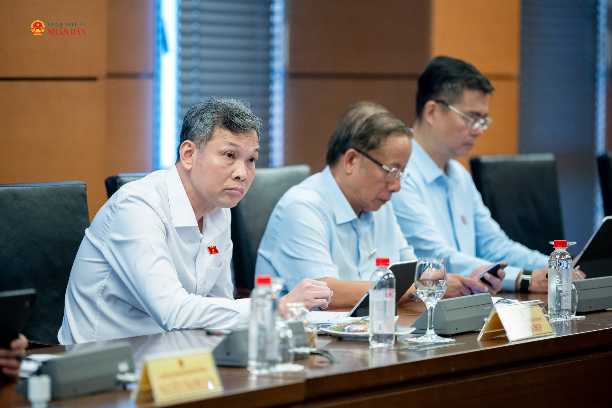 Đại biểu tham dự phiên thảo luận tại Tổ 2