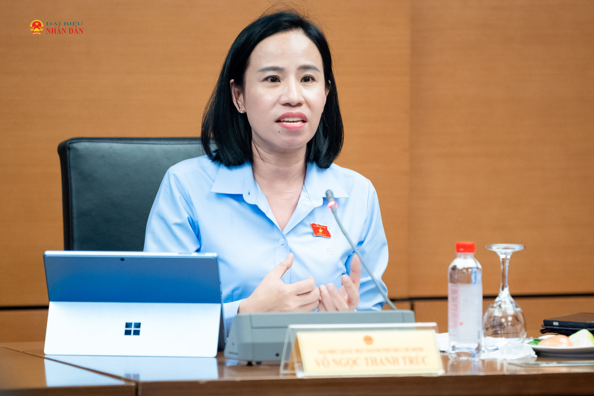 Phó Trưởng Đoàn chuyên trách Đoàn ĐBQH TP. Hồ Chí Minh Võ Ngọc Thanh Trúc điều hành phiên thảo luận. Ảnh: Phạm Thắng