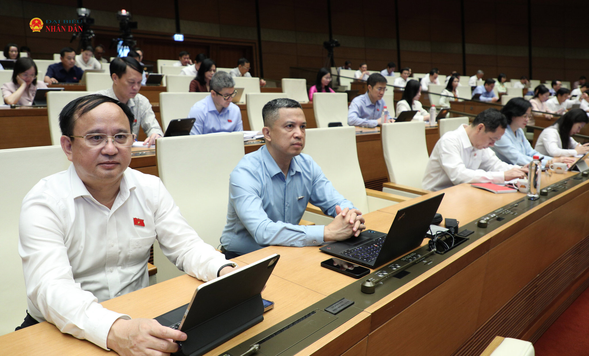 Đoàn ĐBQH tỉnh Nghệ An dự phiên thảo luận tại Hội trường