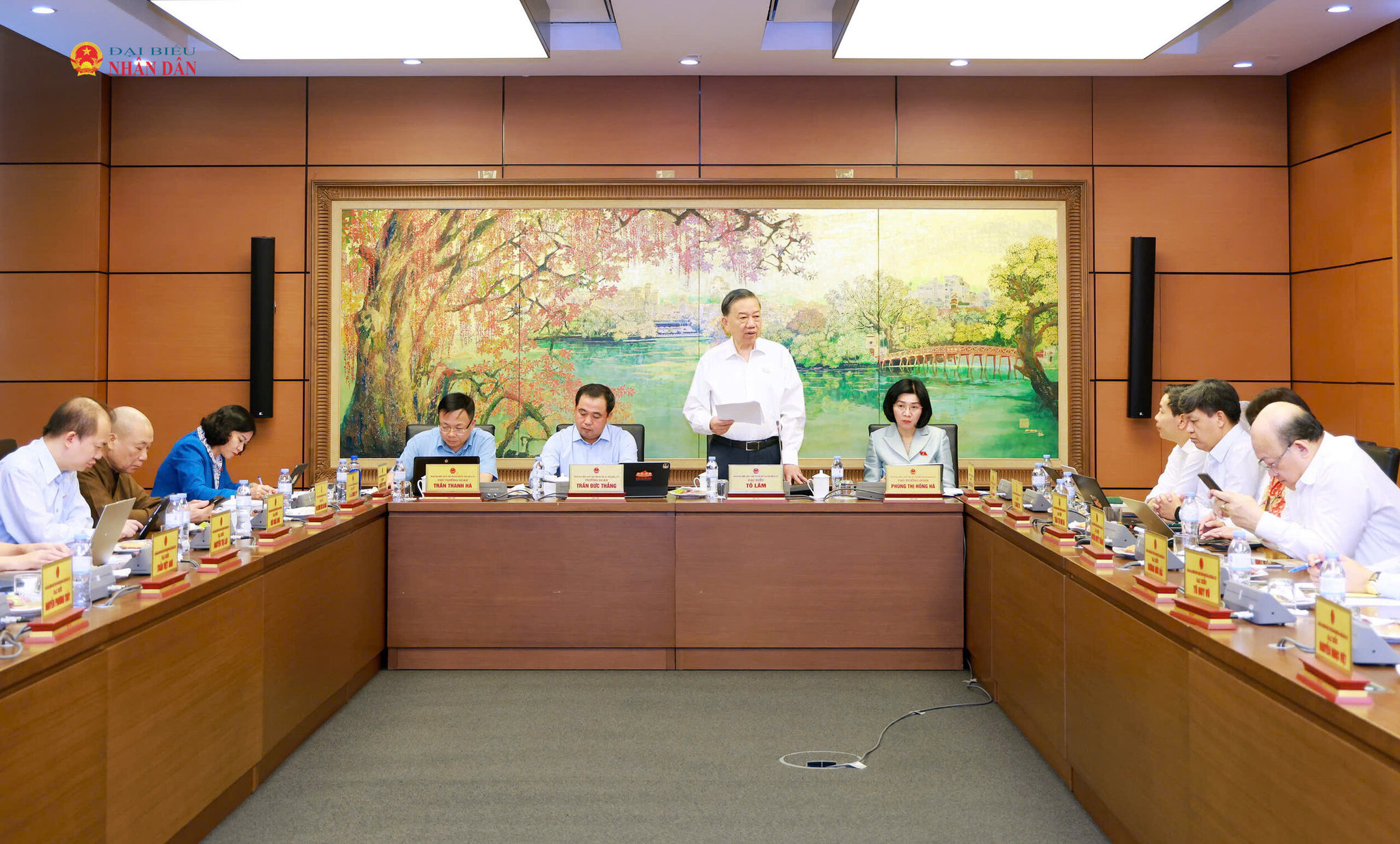 Quang cảnh thảo luận tại Tổ 1