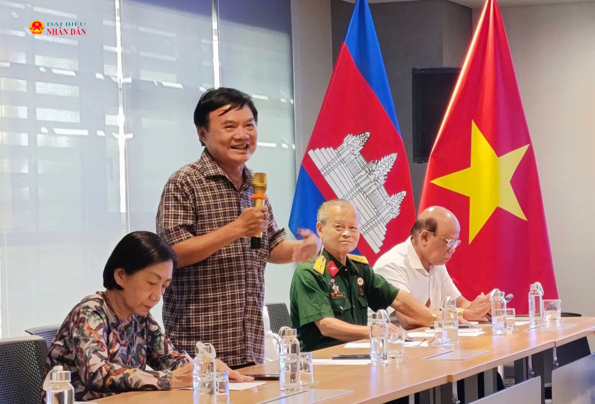 Tổng Biên tập Tạp chí Văn nghệ TP. Hồ Chí Minh, Trưởng ban tuyển chọn cuộc vận động Bùi Anh Tấn phát biểu