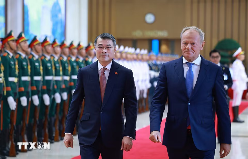 Thủ tướng Lê Minh Hưng đón Thủ tướng Ba Lan Donald Tusk thăm chính thức Việt Nam