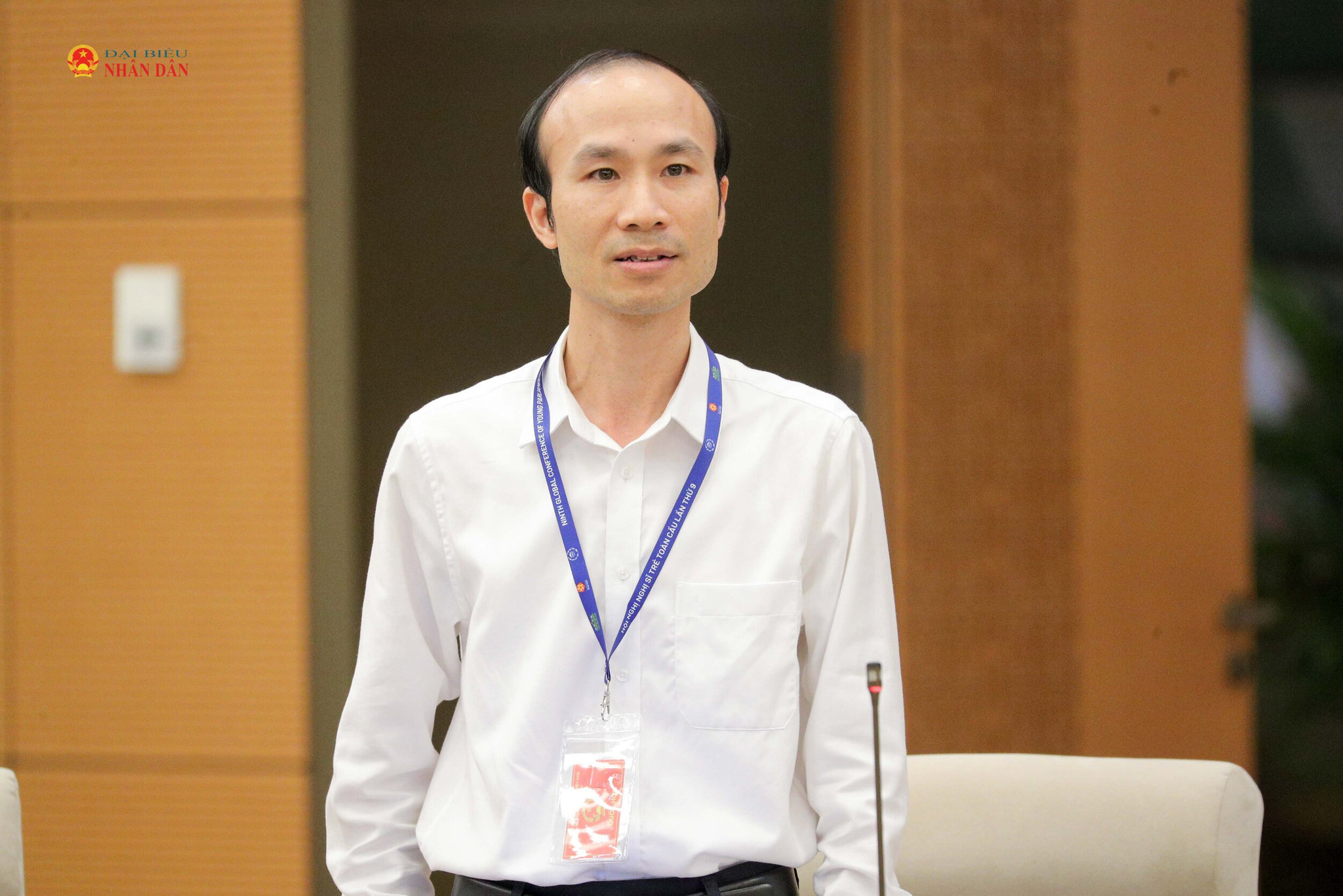 Bí thư Chi bộ Vụ Khoa học, Công nghệ và Môi trường Lê Hà Vũ phát biểu. Ảnh Hồ Long
