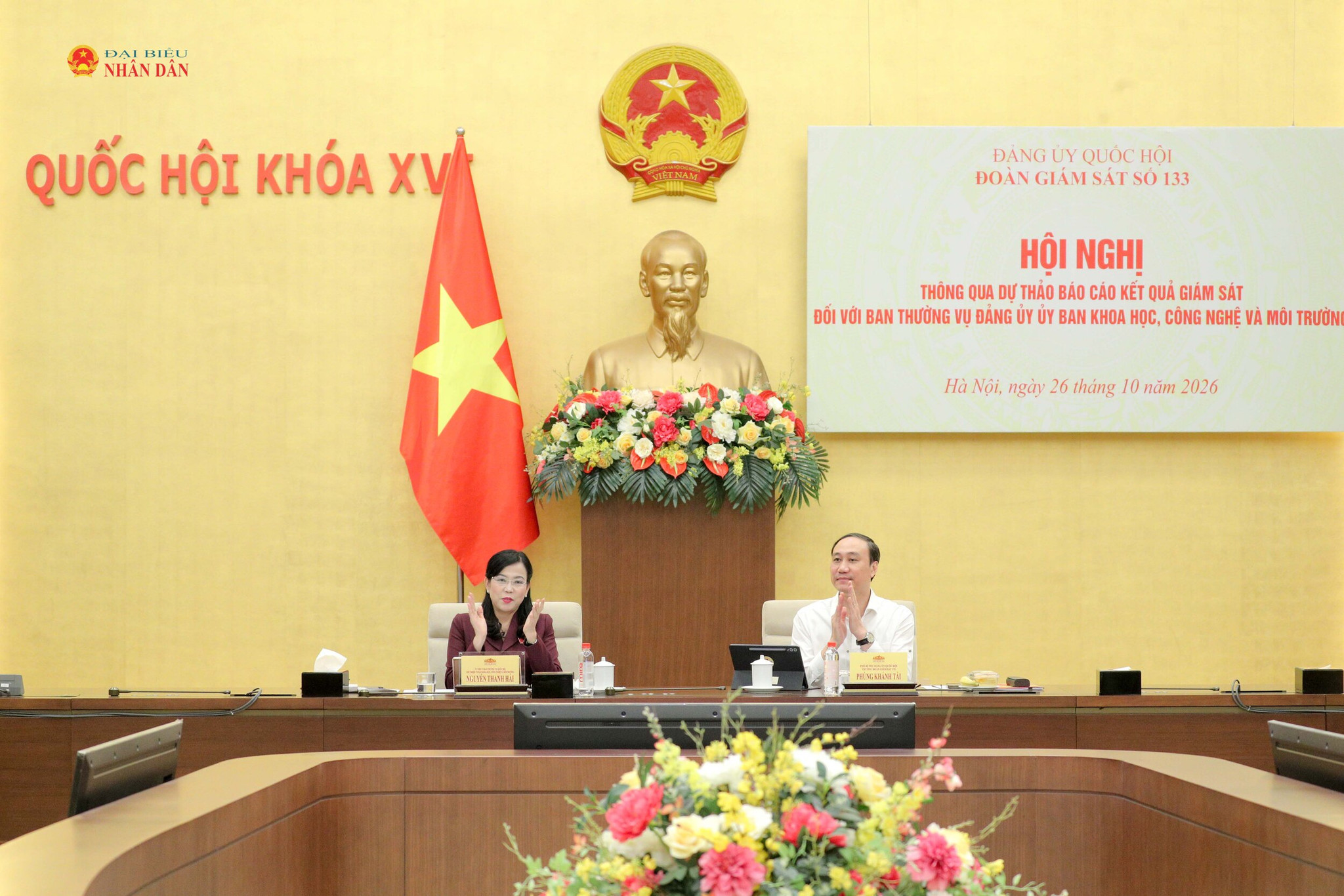 Các đại biểu chủ trì Hội nghị. Ảnh Hồ Long