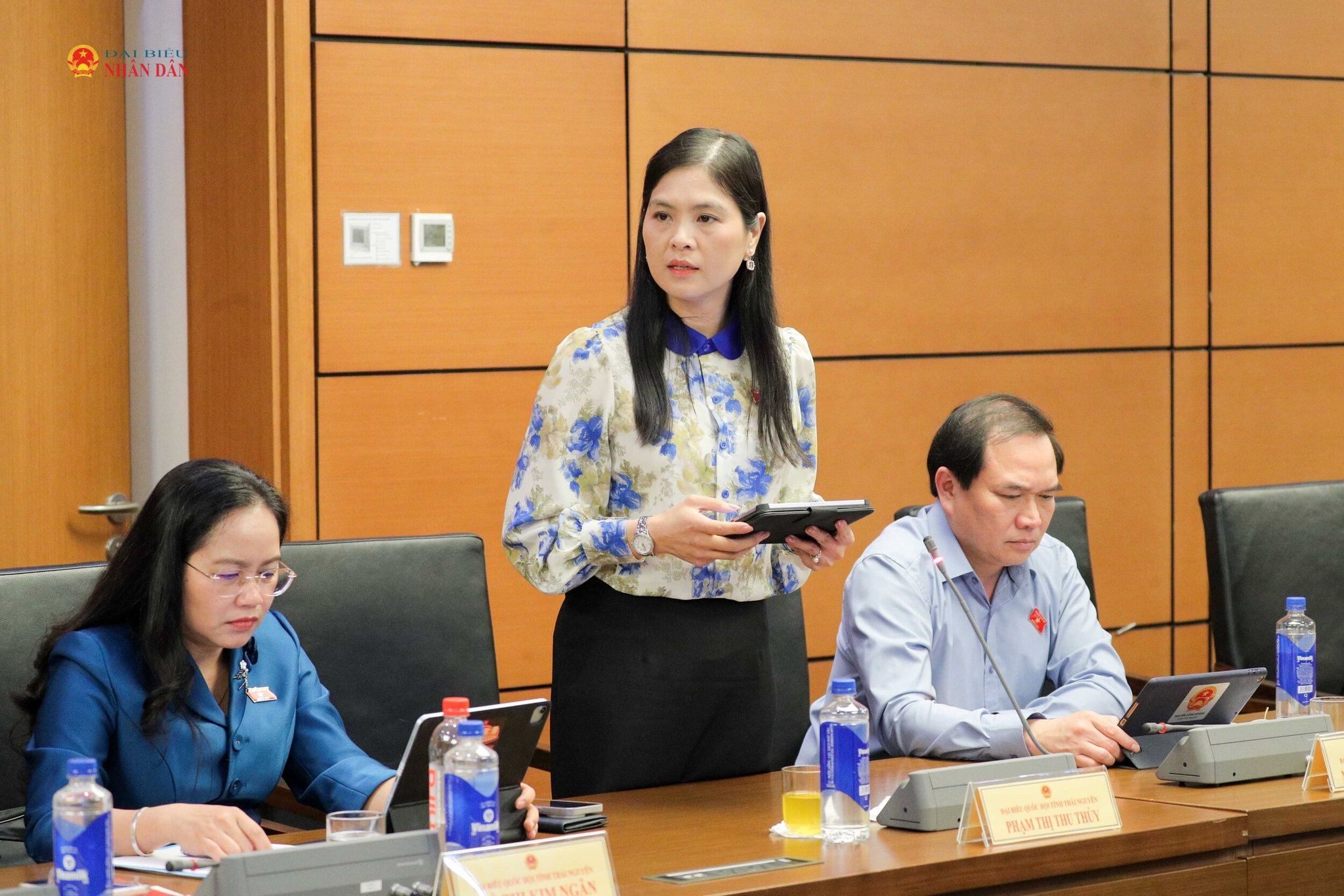 ĐBQH Phạm Thị Thu Thủy (Thái Nguyên) phát biểu. Ảnh Hồ Long