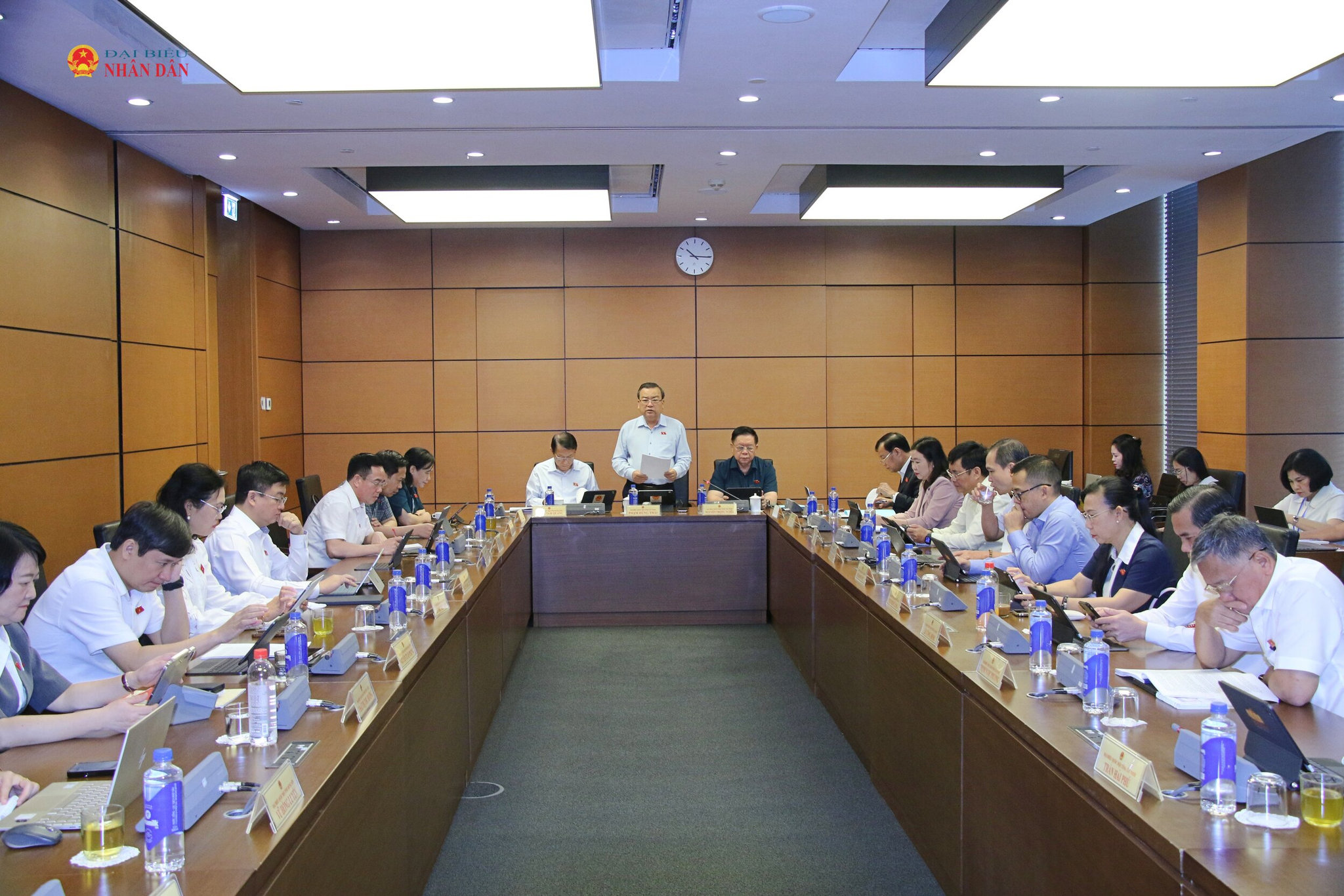 Các đại biểu thảo luận tại Tổ 6