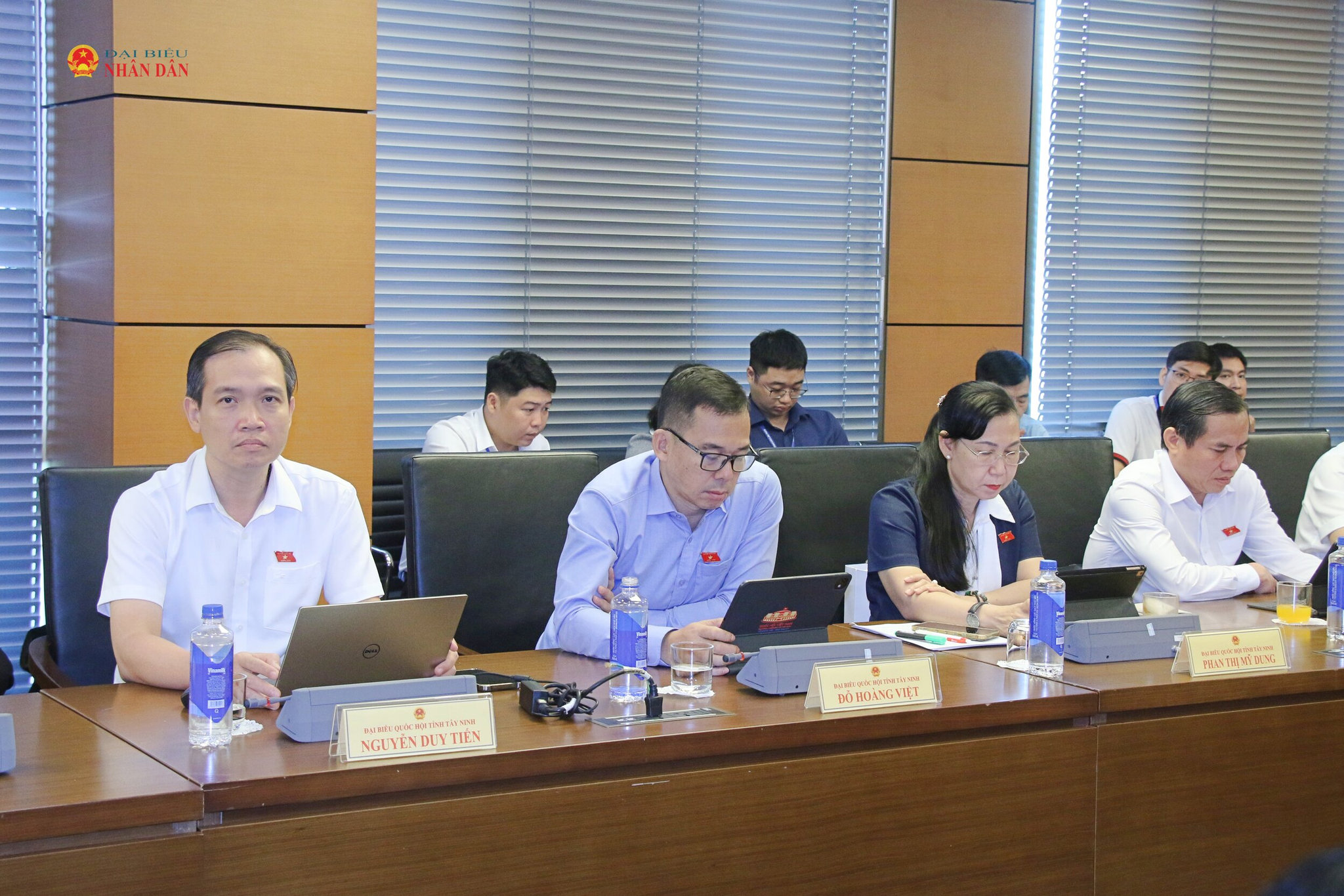 Các đại biểu tham dự thảo luận tổ