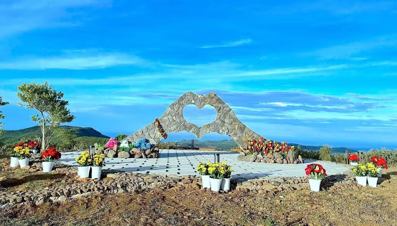 La Vuong Plateau in Gia Lai province is a tourist magnet thanks to many beautiful and poetic check-in spots. (Photo published by VNA)