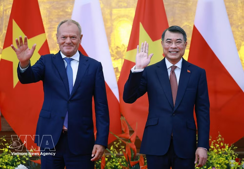 vnanet_potal-thu-tuong-le-minh-hung-va-thu-tuong-ba-lan-donald-tusk-hoi-dam-9111991.jpg