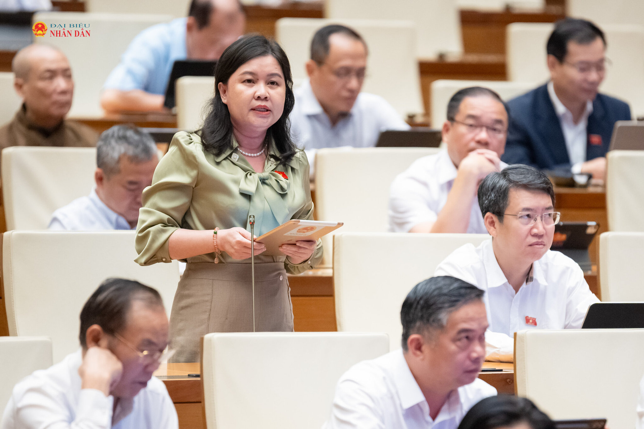 ĐBQH Nguyễn Phương Thủy (TP. Hà Nội) phát biểu thảo luận. Ảnh: Phạm Thắng
