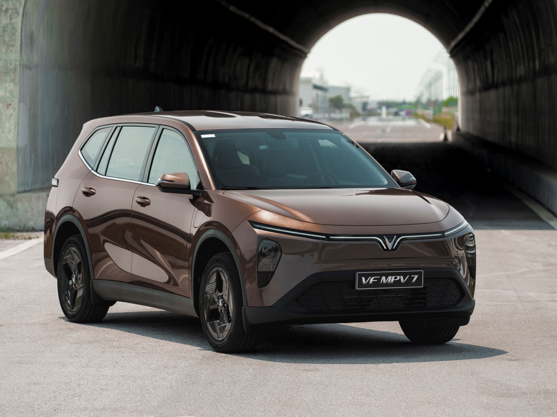 Người dùng Việt ưng VinFast VF MPV 7: Nhàn hơn khi dừng đèn đỏ, thuận tiện đỗ xe