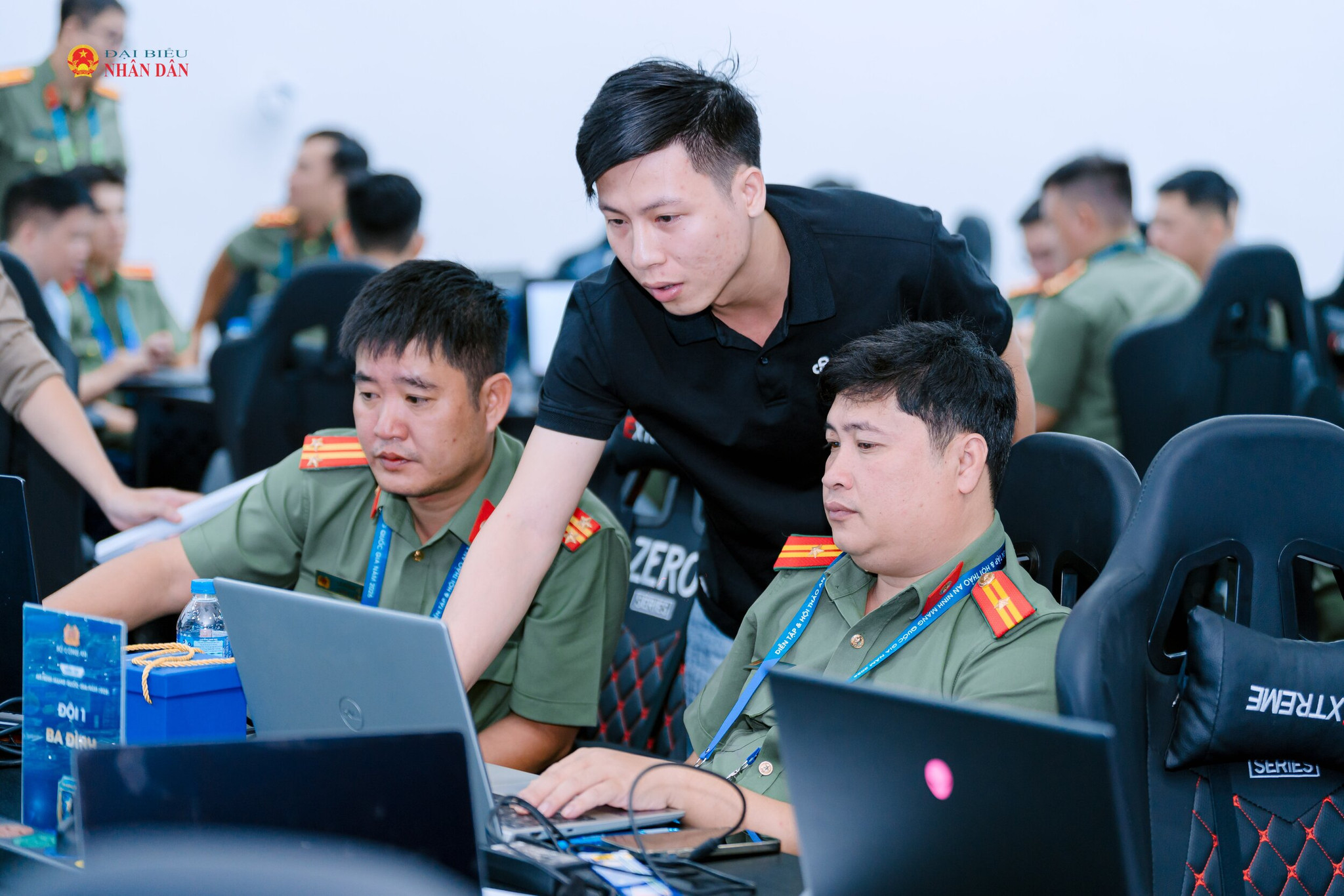 Các đội phải tập trung giám sát, phát hiện và ngăn chặn kịp thời các cuộc tấn công để bảo vệ hệ thống.