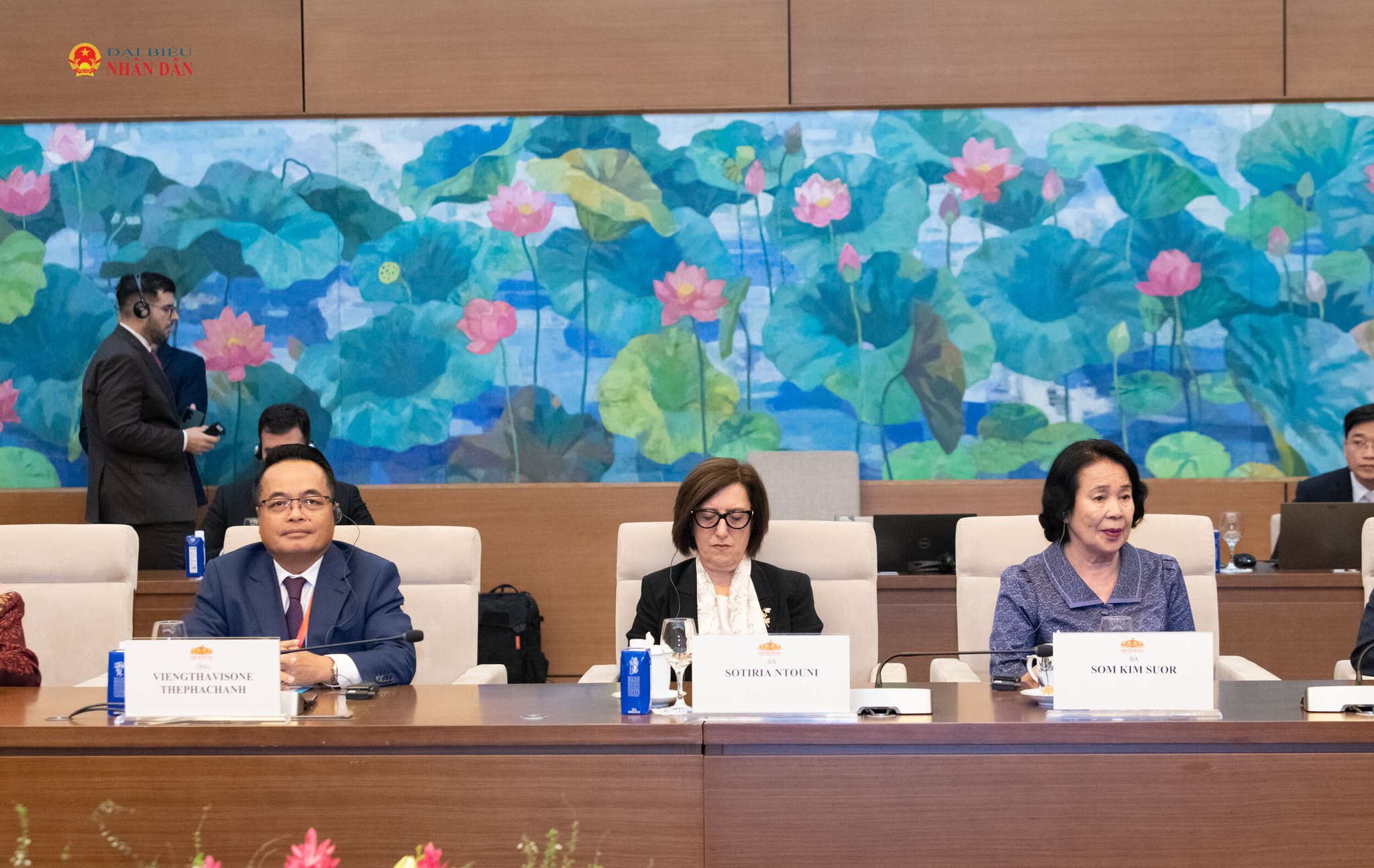 Các đại biểu tham dự cuộc tiếp.2