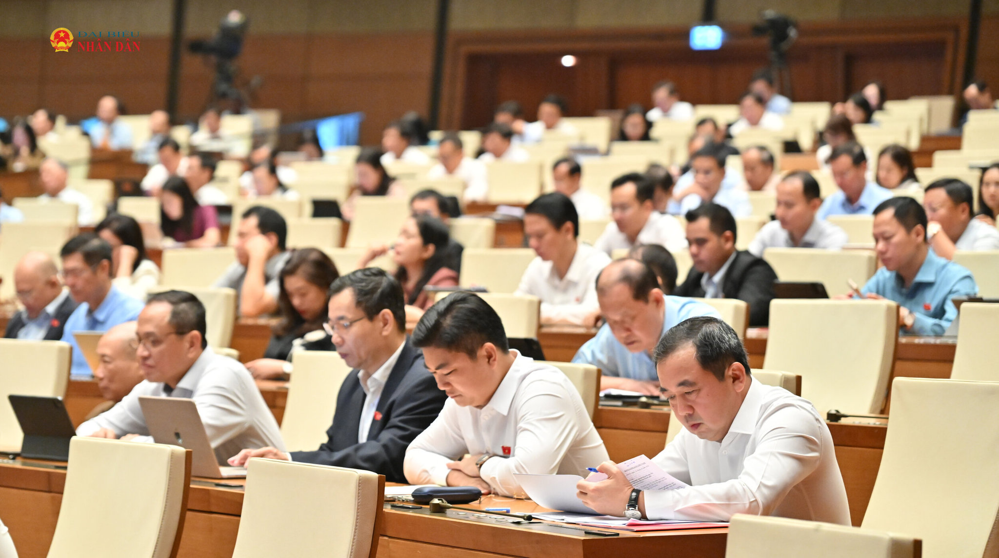 Các đại biểu tham dự phiên họp