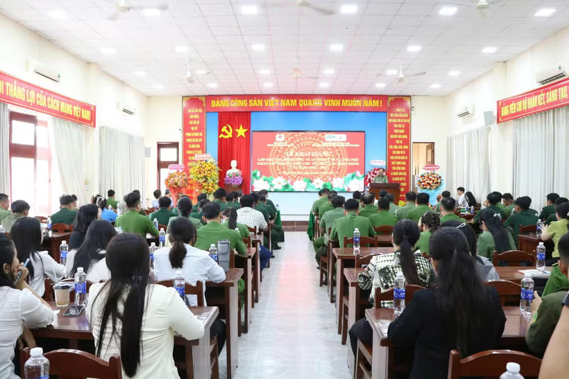 The training course on security, healthcare and emergency response for APEC 2027 in Phu Quoc special zone on October 26. (Photo: congan.angiang.gov.vn)