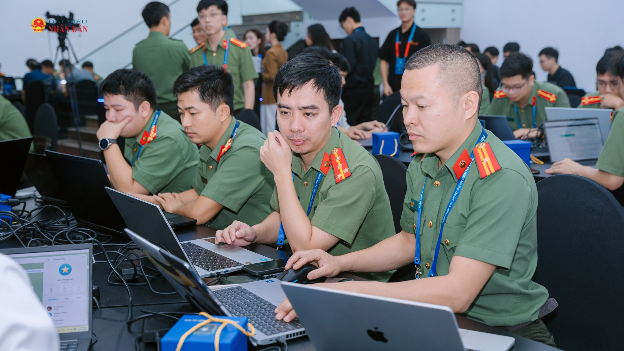 Phần điều tra được chấm điểm theo thể thức CTF với 43 thử thách; kết quả chung của mỗi đội phản ánh cả năng lực phòng thủ lẫn năng lực điều tra.