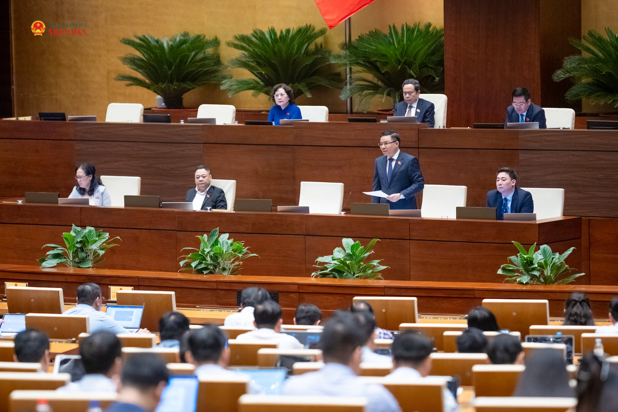 Bộ trưởng Bộ Công Thương Lê Mạnh Hùng phát biểu giải trình, làm rõ một số vấn đề đại biểu Quốc hội nêu. Ảnh: Phạm Thắng