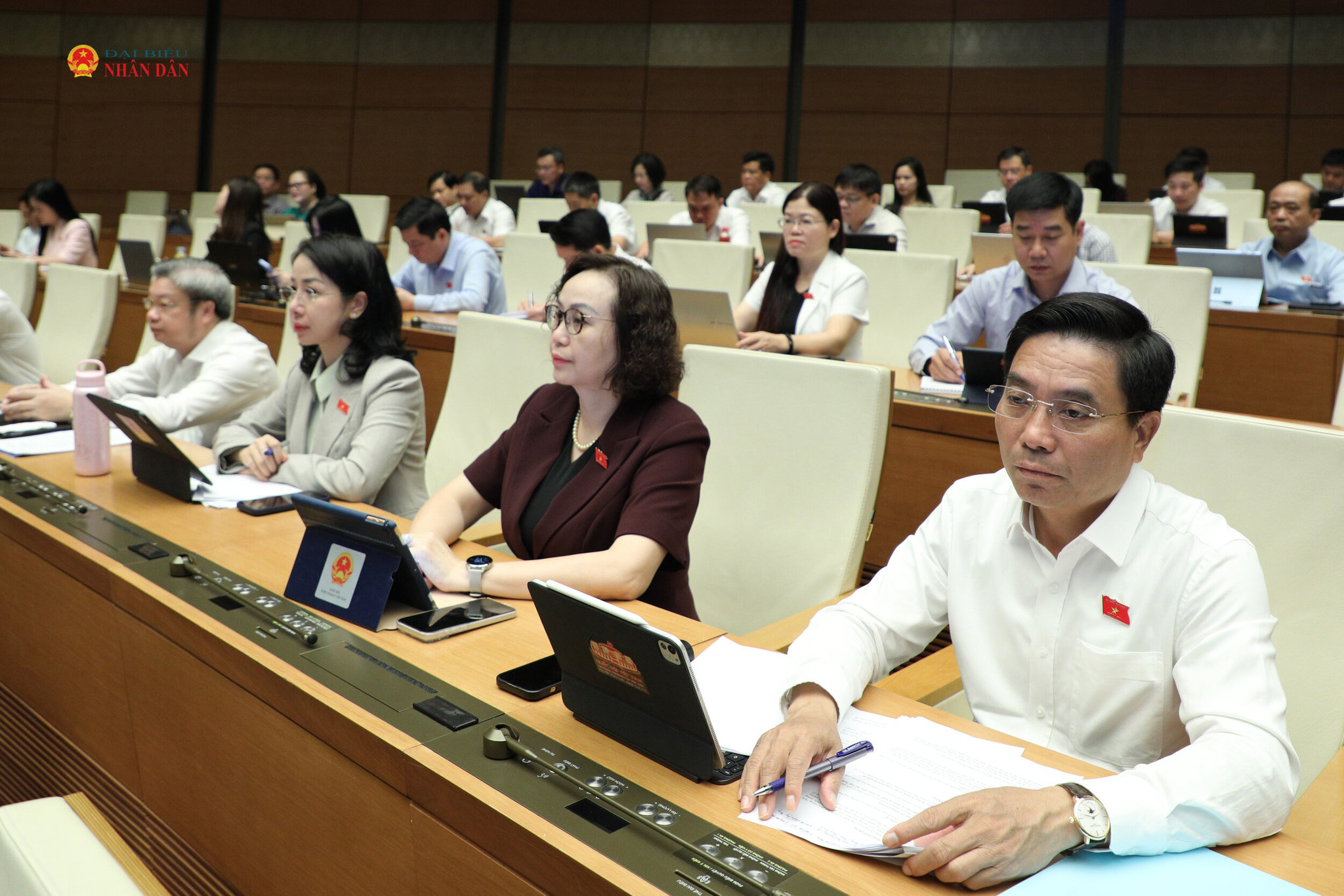 Phó Chủ tịch Quốc hội, Thượng tướng Nguyễn Doãn Anh và các đại biểu tham dự phiên họp