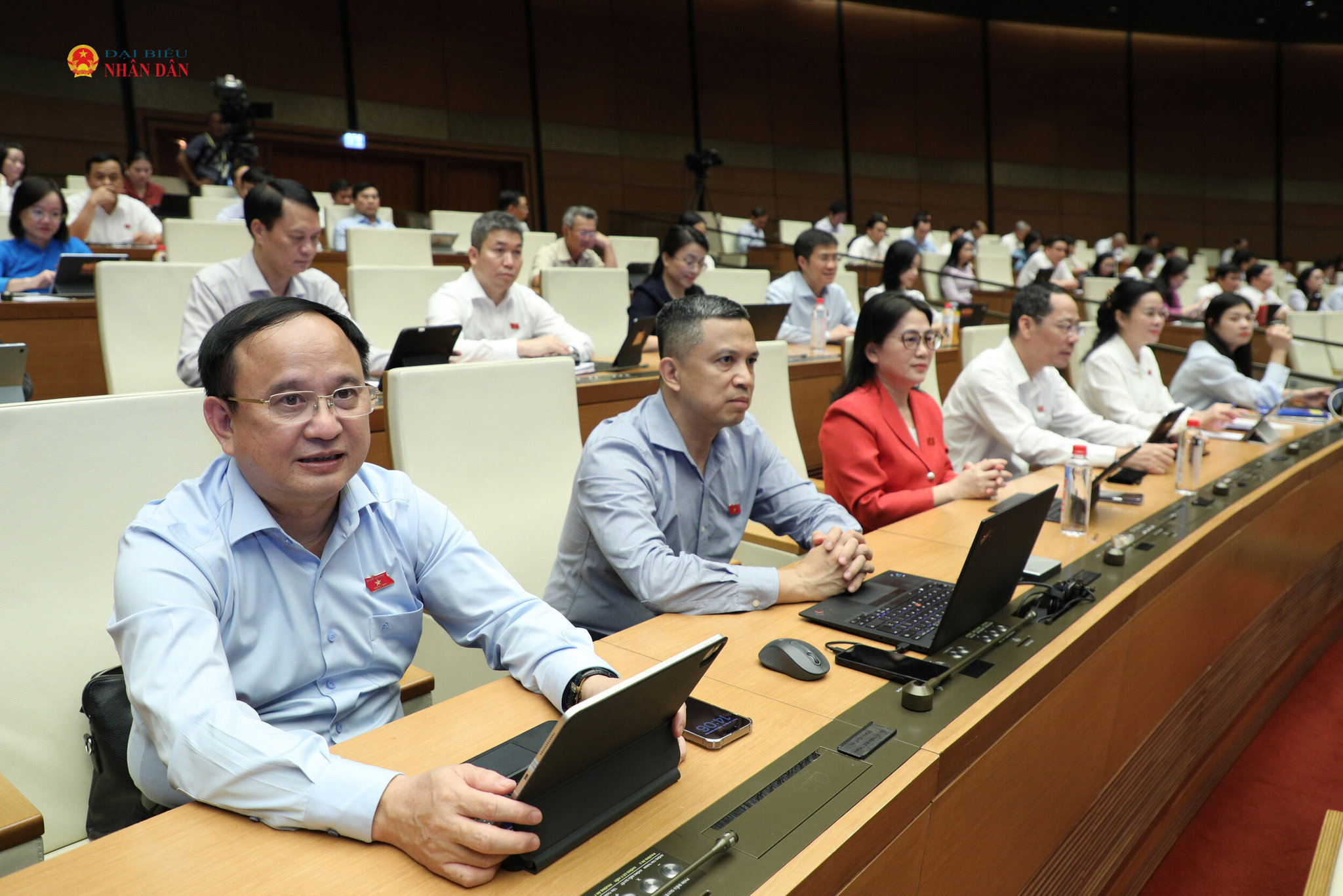 Các đại biểu tham dự tại phiên thảo luận tại Hội trường, chiều 28/10