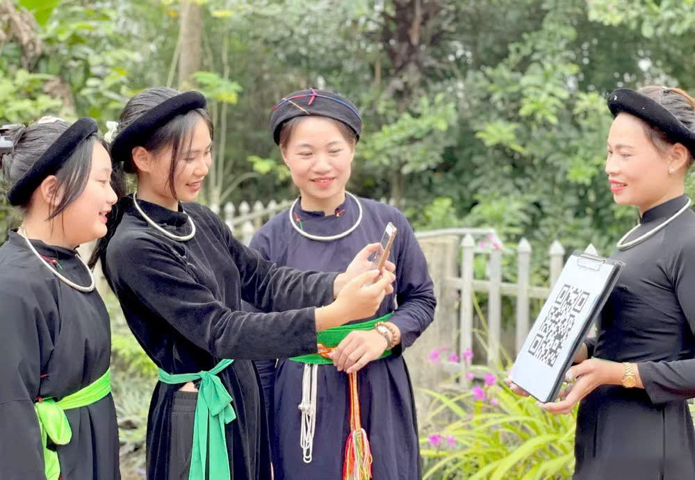 Người dân vùng cao của tỉnh Lào Cai tích cực học tập và ứng dụng công nghệ số để phục vụ công việc và cuộc sống