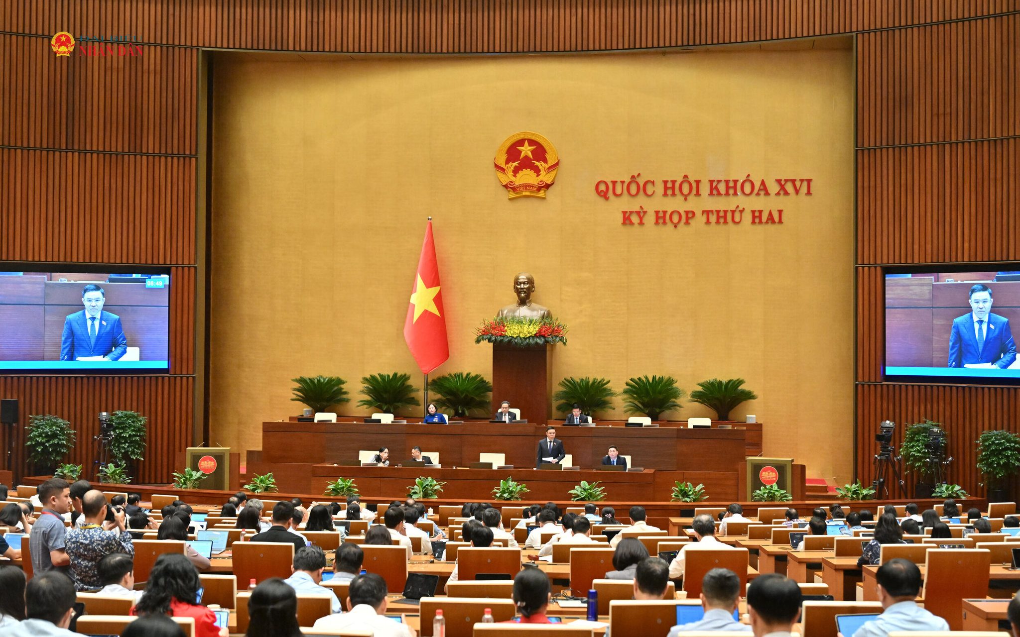 Toàn cảnh phiên thảo luận tại Hội trường, sáng 28/10. Ảnh: Quang Khánh