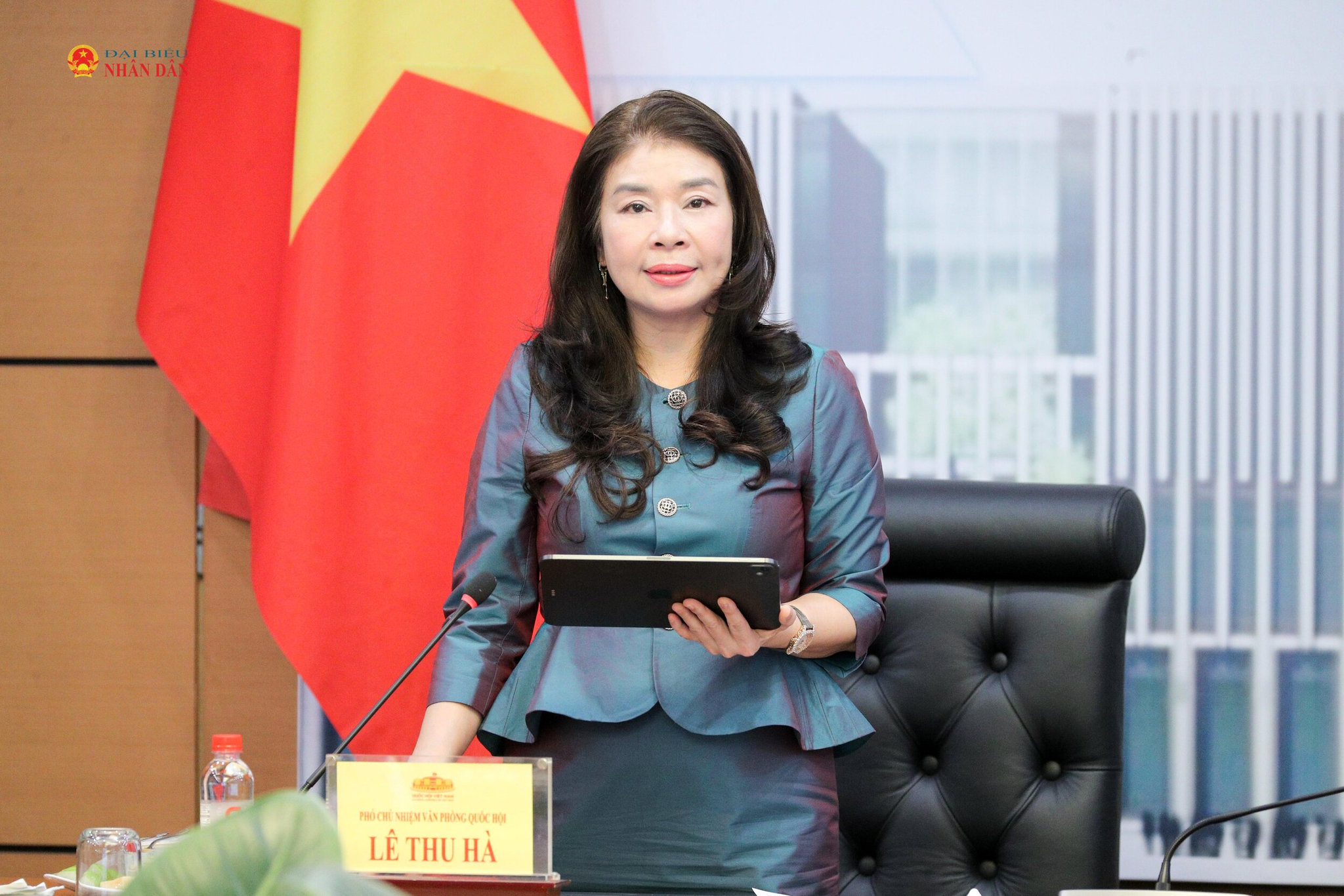 Phó Chủ nhiệm Văn phòng Quốc hội Lê Thu Hà phát biểu. Ảnh Hồ Long